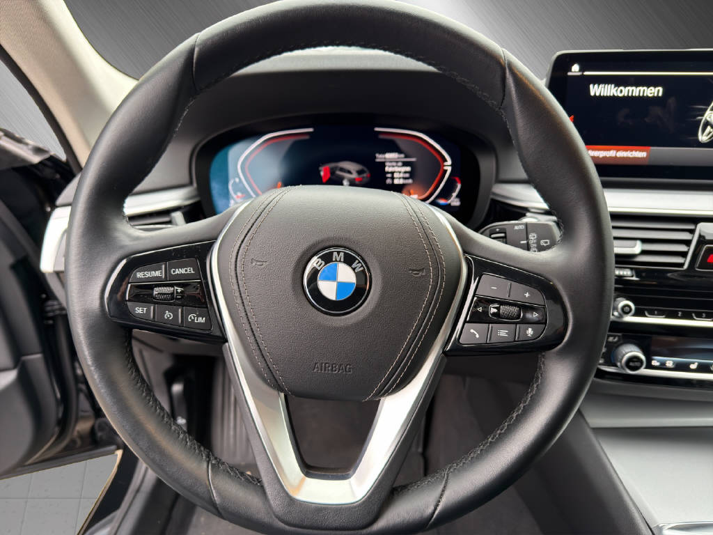 BMW 520d xDrive Touring **CH Fahrzeug**Gratis Service**Garantie**-image-14