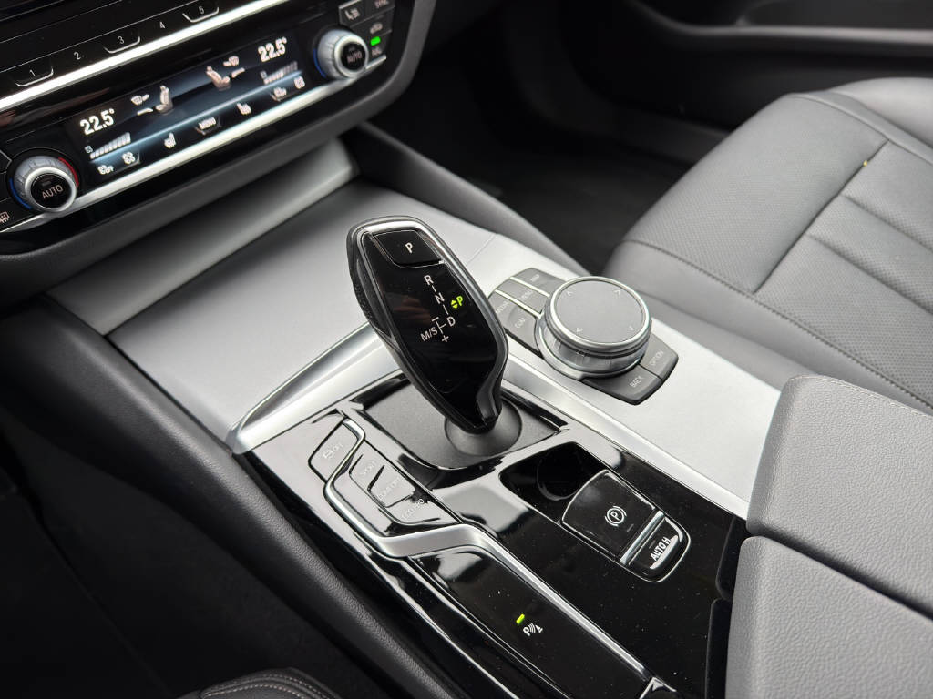 BMW 520d xDrive Touring **CH Fahrzeug**Gratis Service**Garantie**-image-11