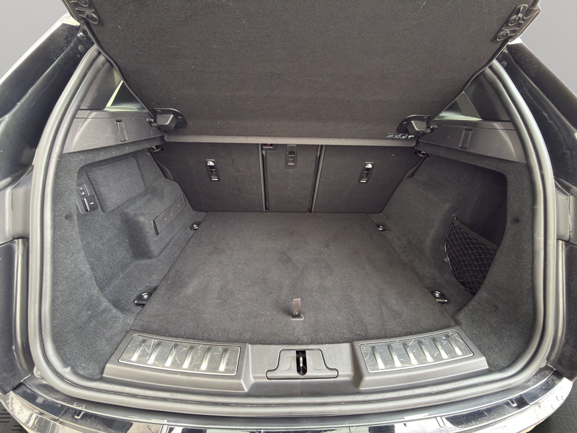 LAND ROVER Range Rover Evoque 2.0 D 200 R-Dynamic SE-image-10