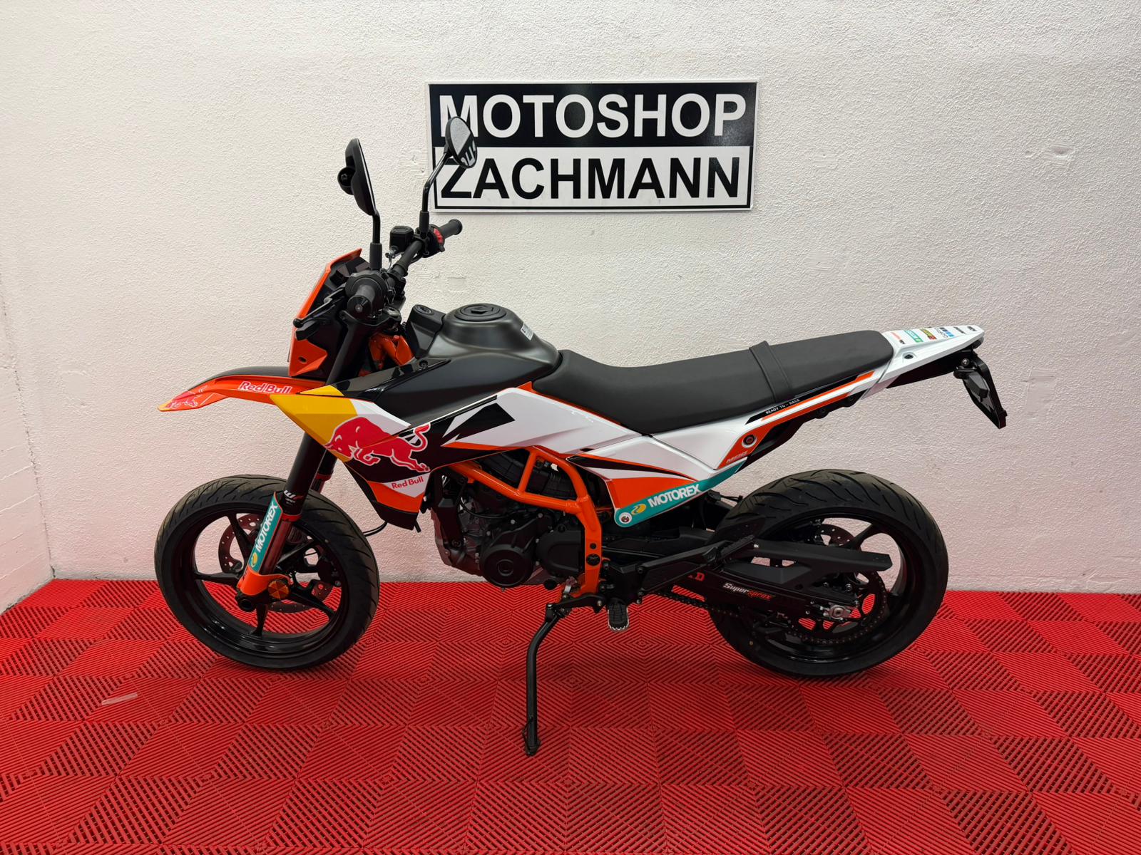KTM 125 SMC R-showroom-element-3