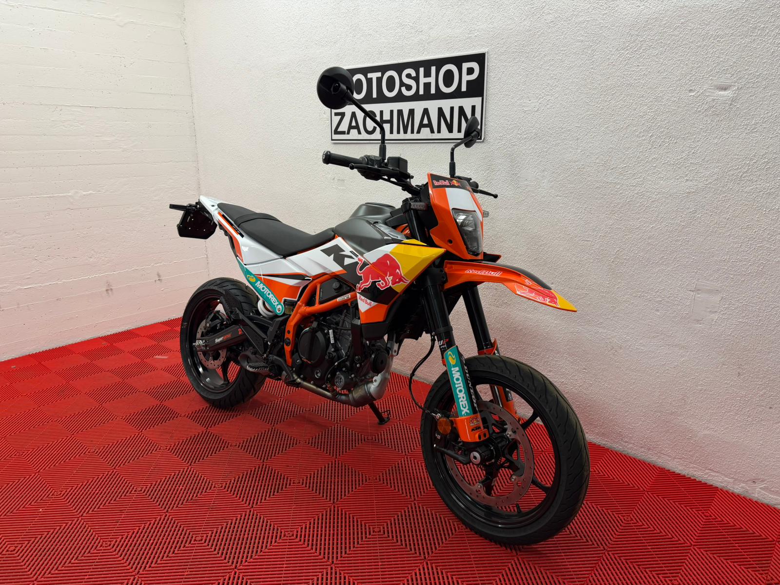 KTM 125 SMC R-showroom-element-2