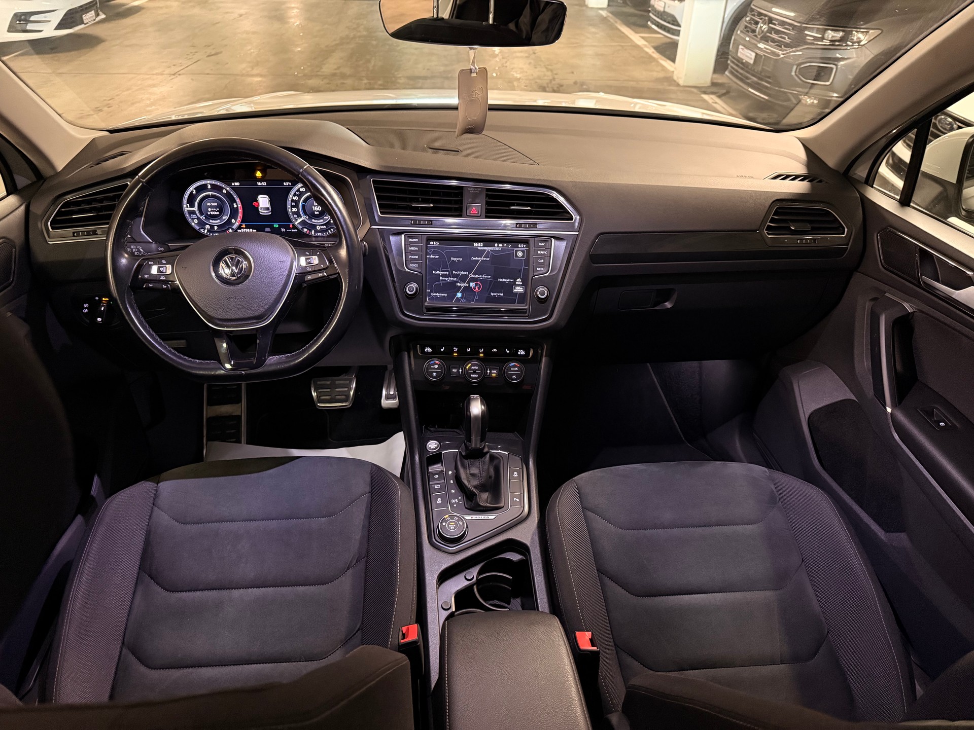 VW Tiguan 2.0 TDI SCR Highline 4Motion DSG R Line-image-6