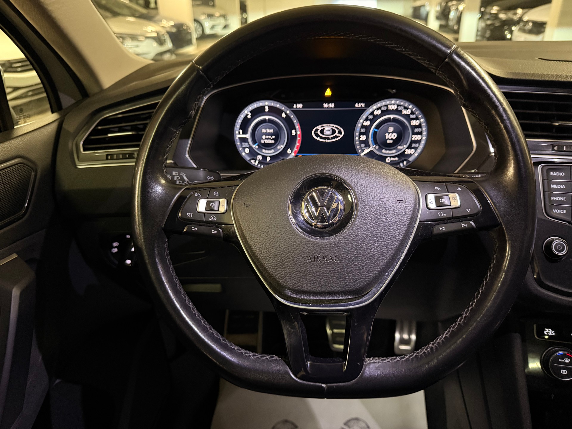 VW Tiguan 2.0 TDI SCR Highline 4Motion DSG R Line-image-12