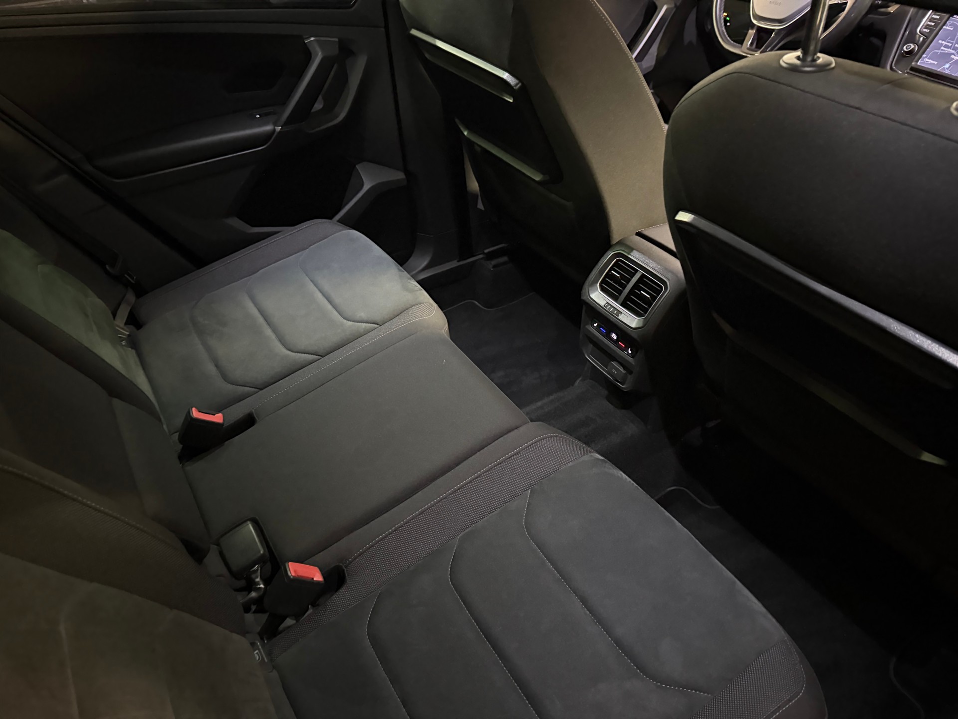 VW Tiguan 2.0 TDI SCR Highline 4Motion DSG R Line-image-11