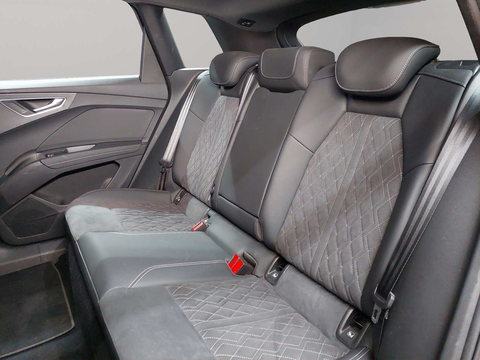 AUDI Q4 e-tron 50 quattro-image-7