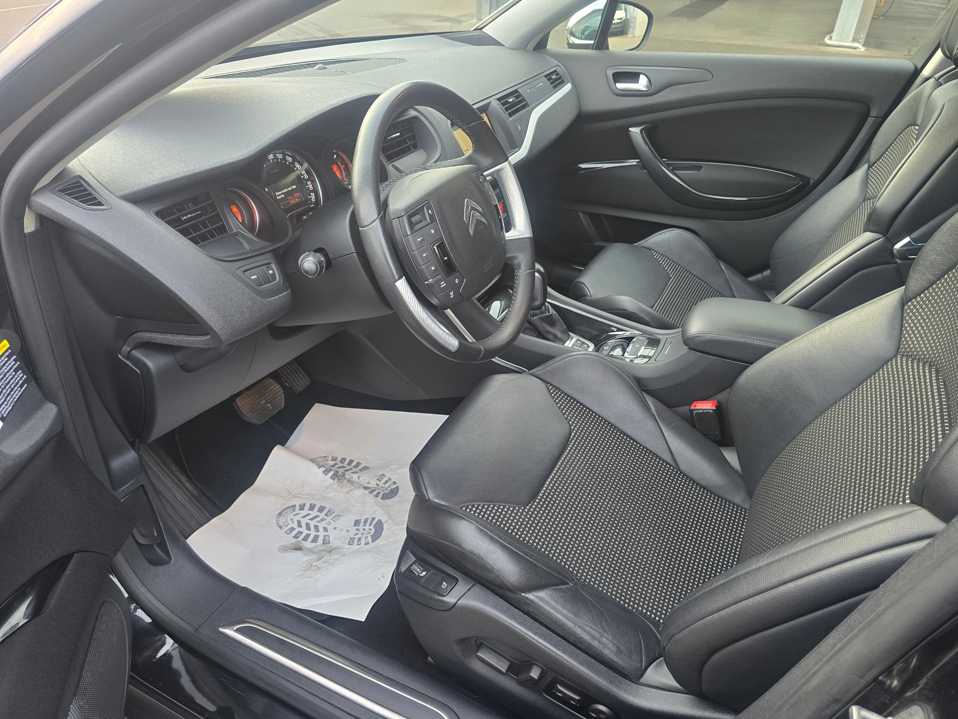 CITROEN C5 Tourer 2.0 BlueHDi CrossTourer EAT6-image-7