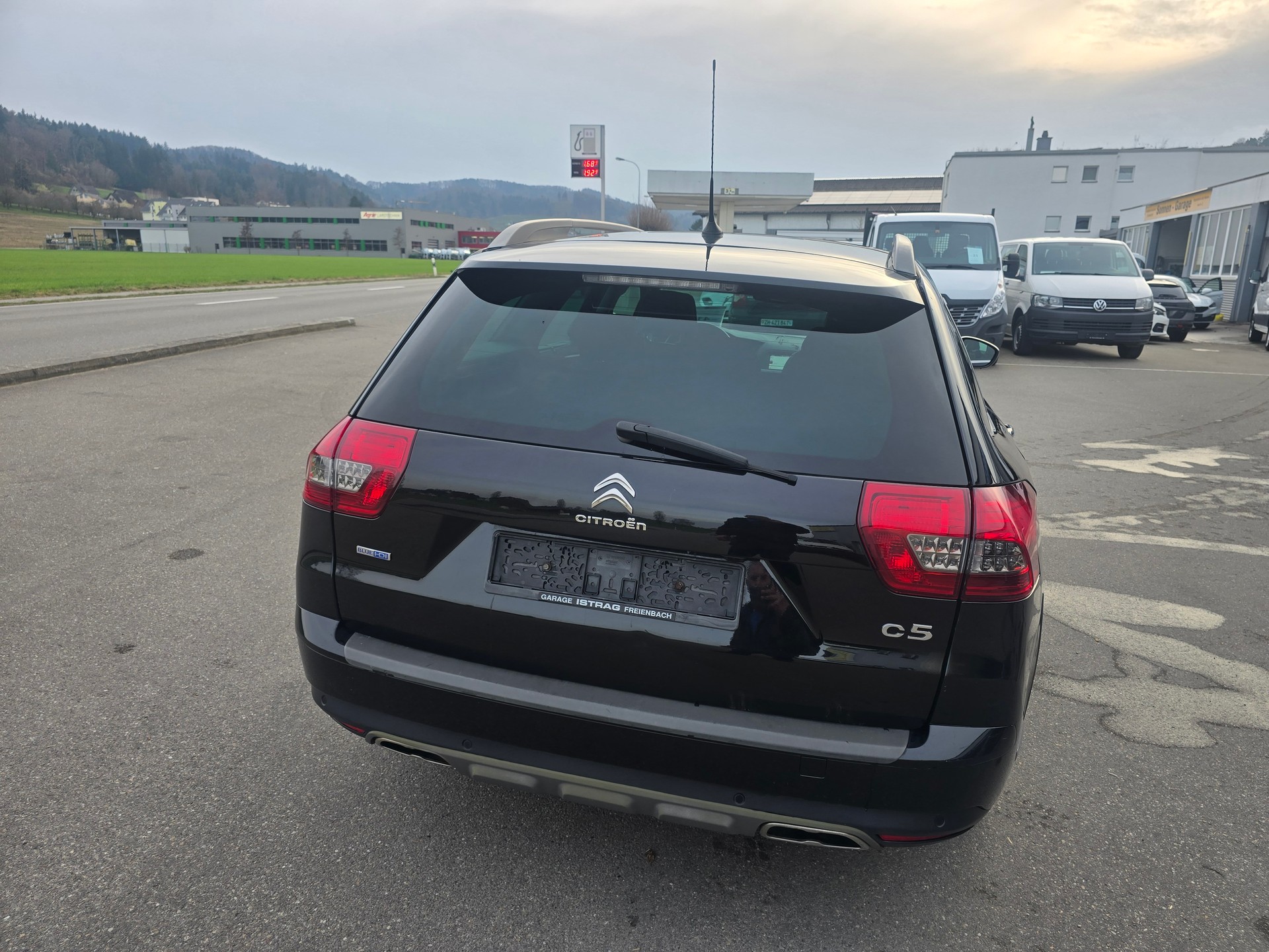 CITROEN C5 Tourer 2.0 BlueHDi CrossTourer EAT6-image-3