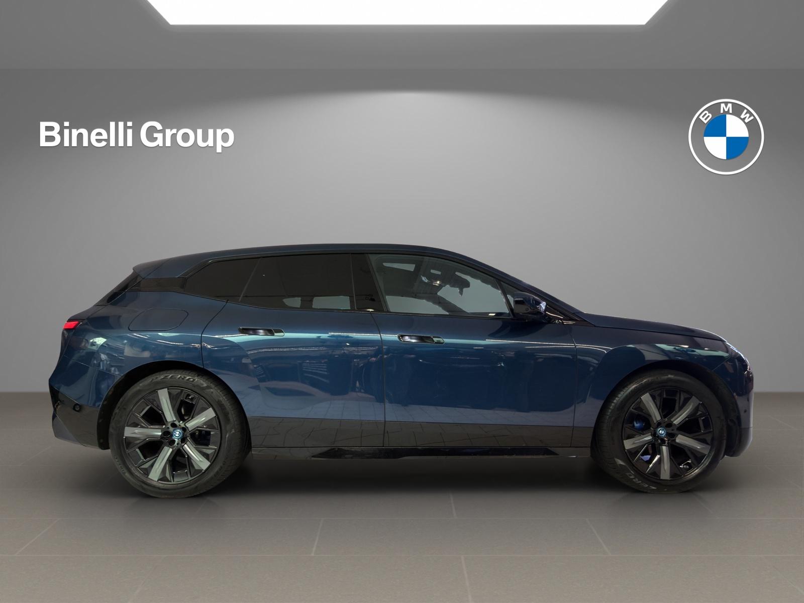 BMW iX xDrive40-image-18