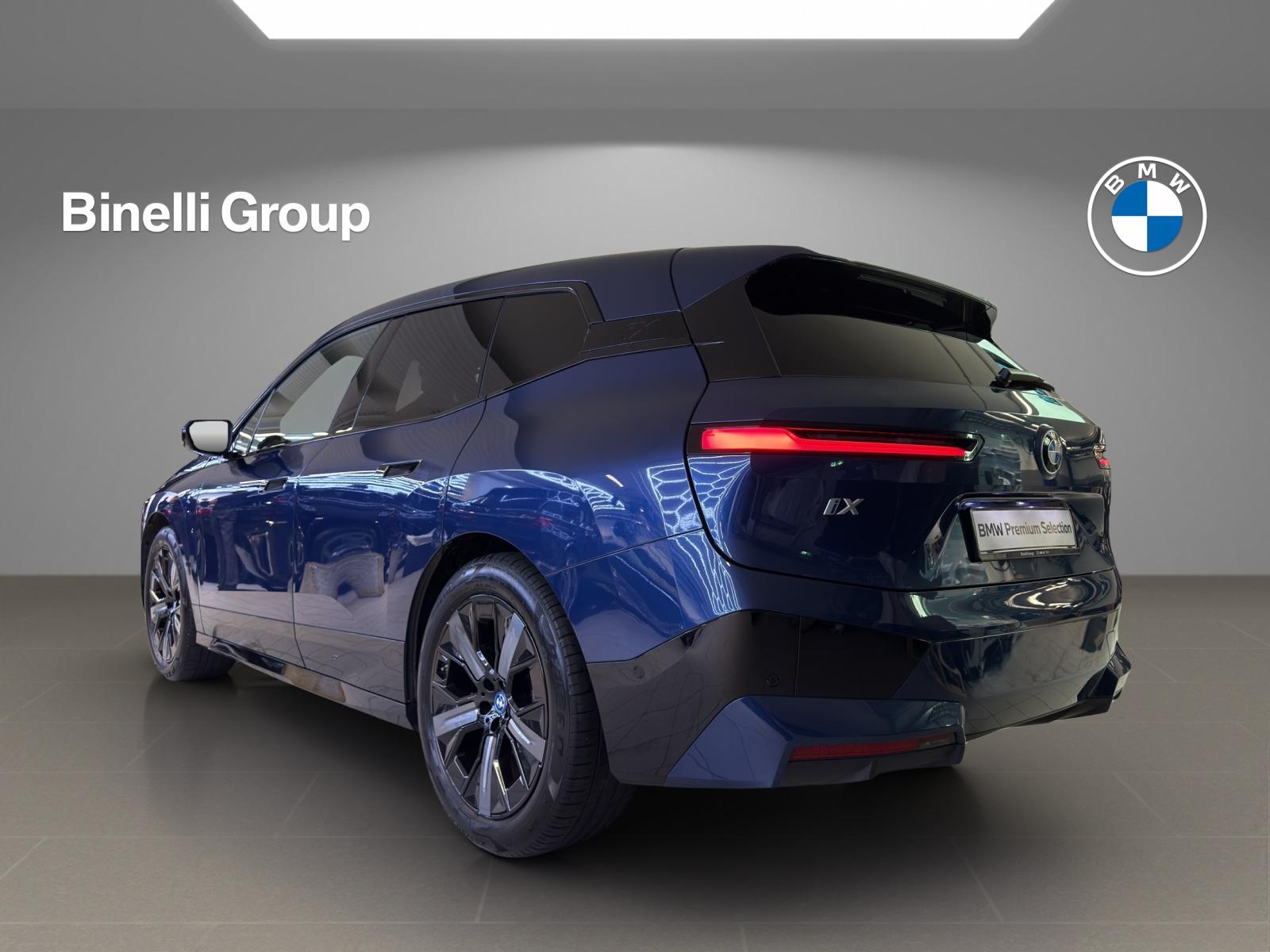 BMW iX xDrive40-image-14