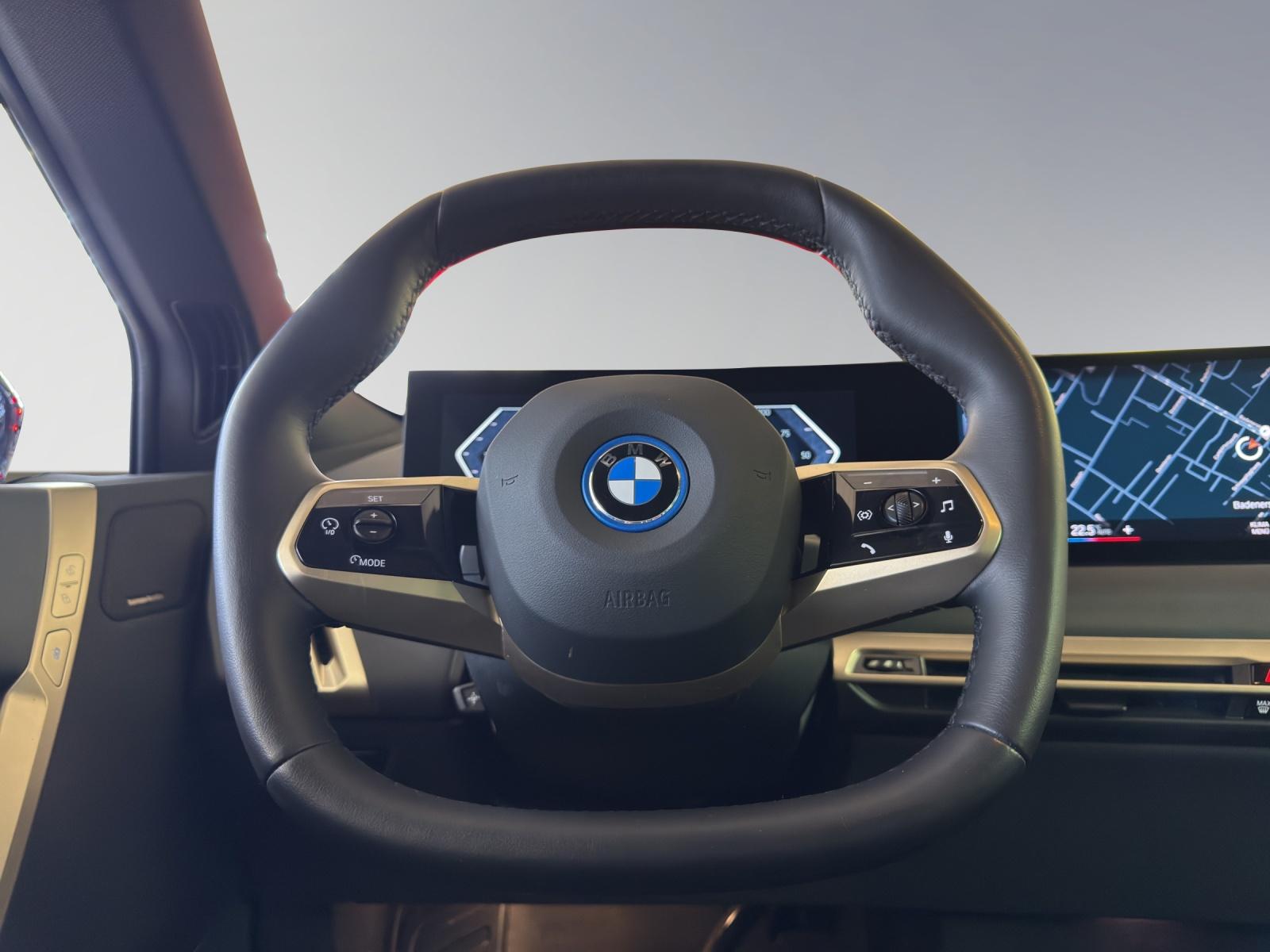 BMW iX xDrive40-image-11