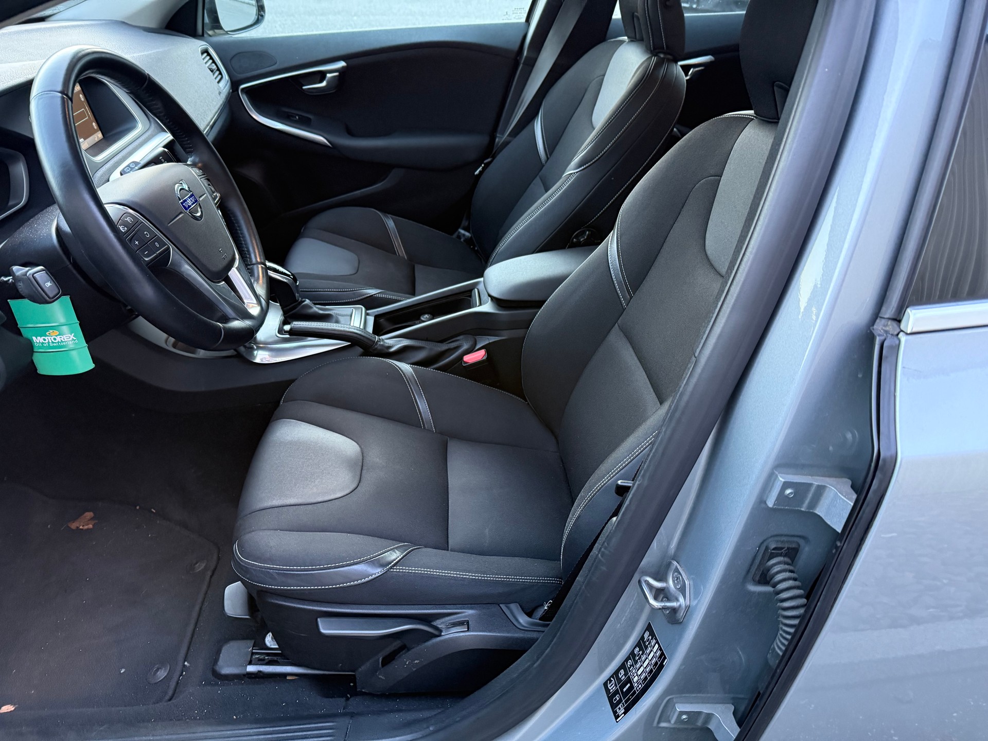 VOLVO V40 D3 Momentum Geartronic-image-15