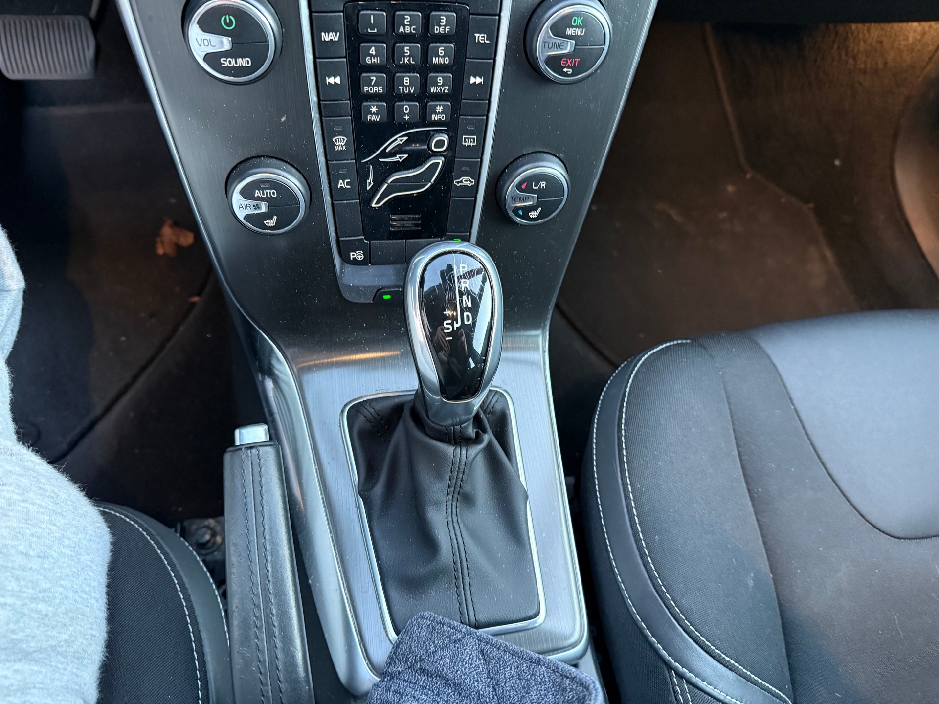 VOLVO V40 D3 Momentum Geartronic-image-20