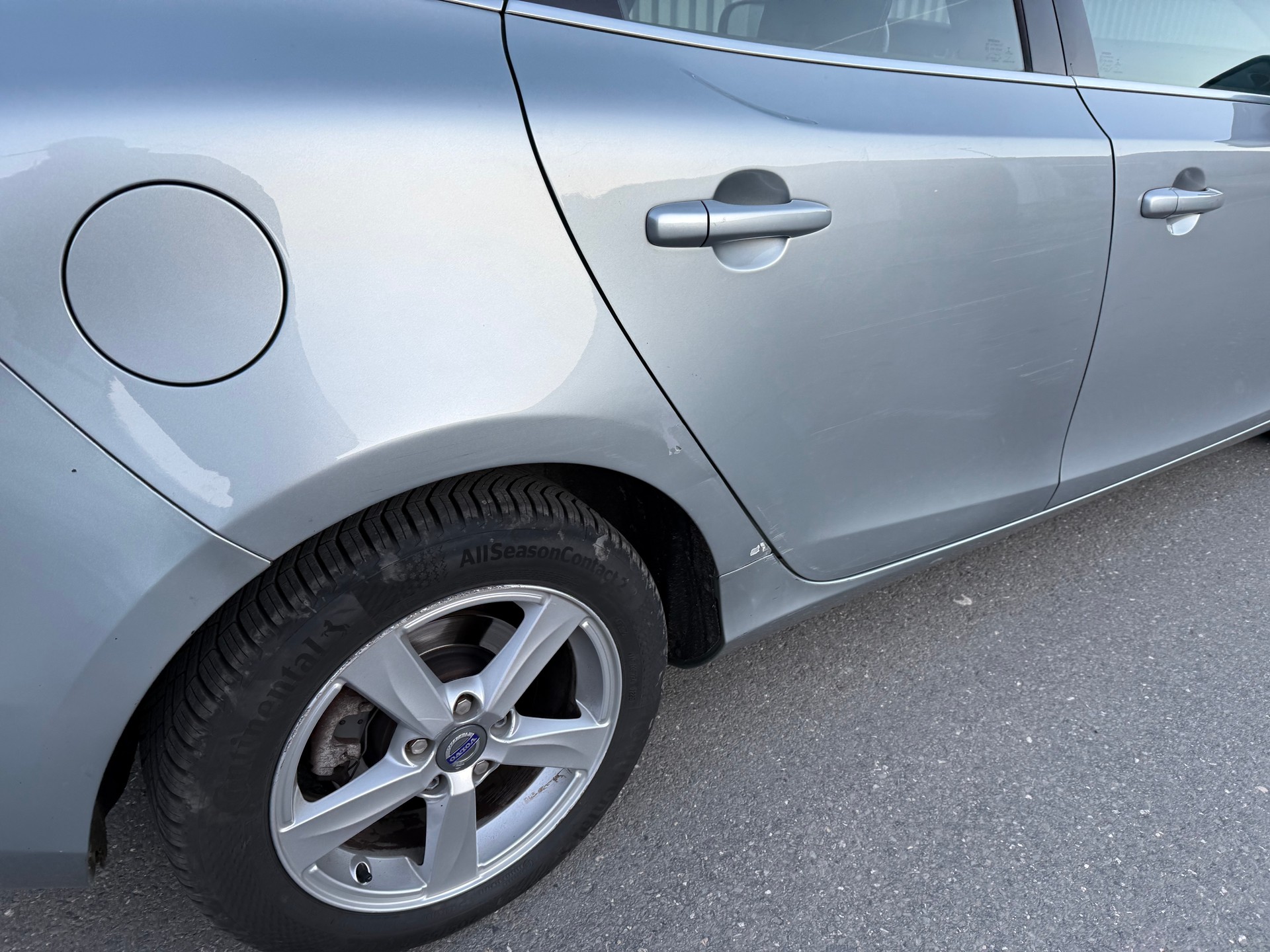 VOLVO V40 D3 Momentum Geartronic-image-12