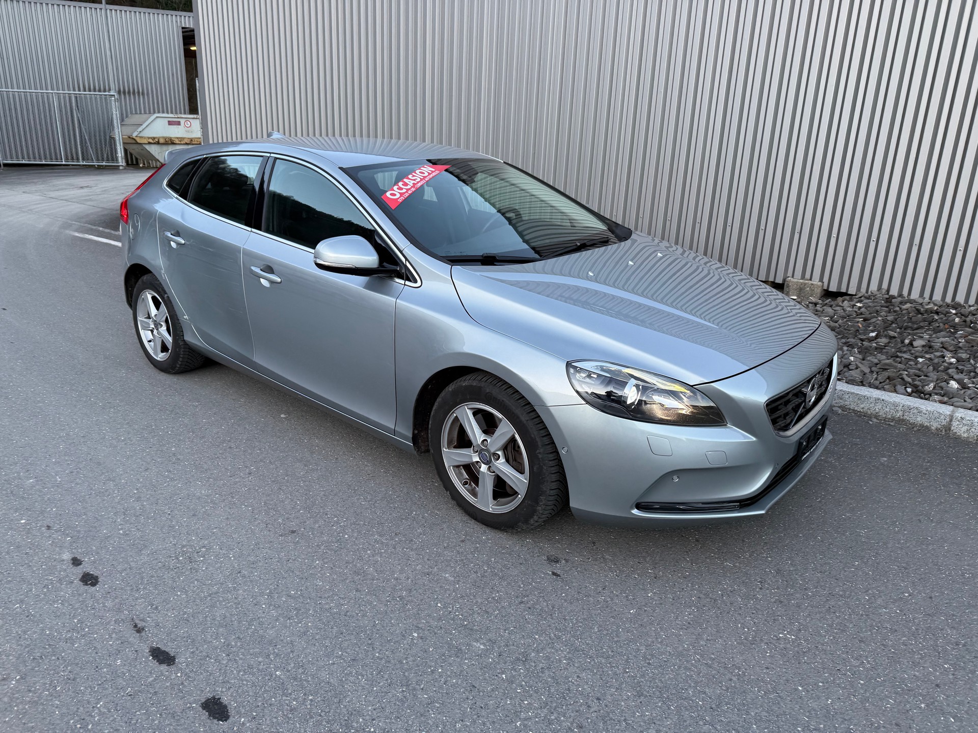 VOLVO V40 D3 Momentum Geartronic-image-7