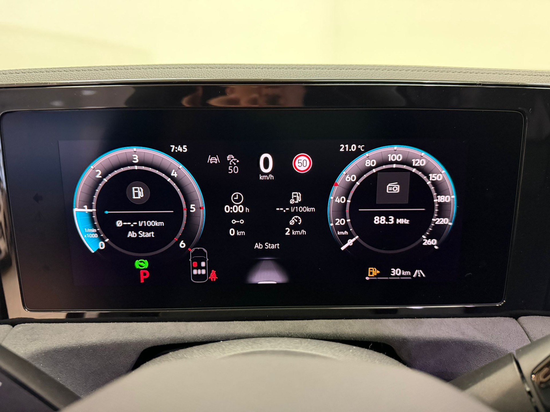 VW Tiguan 2.0 TDI SCR R-Line 4Motion DSG-image-10