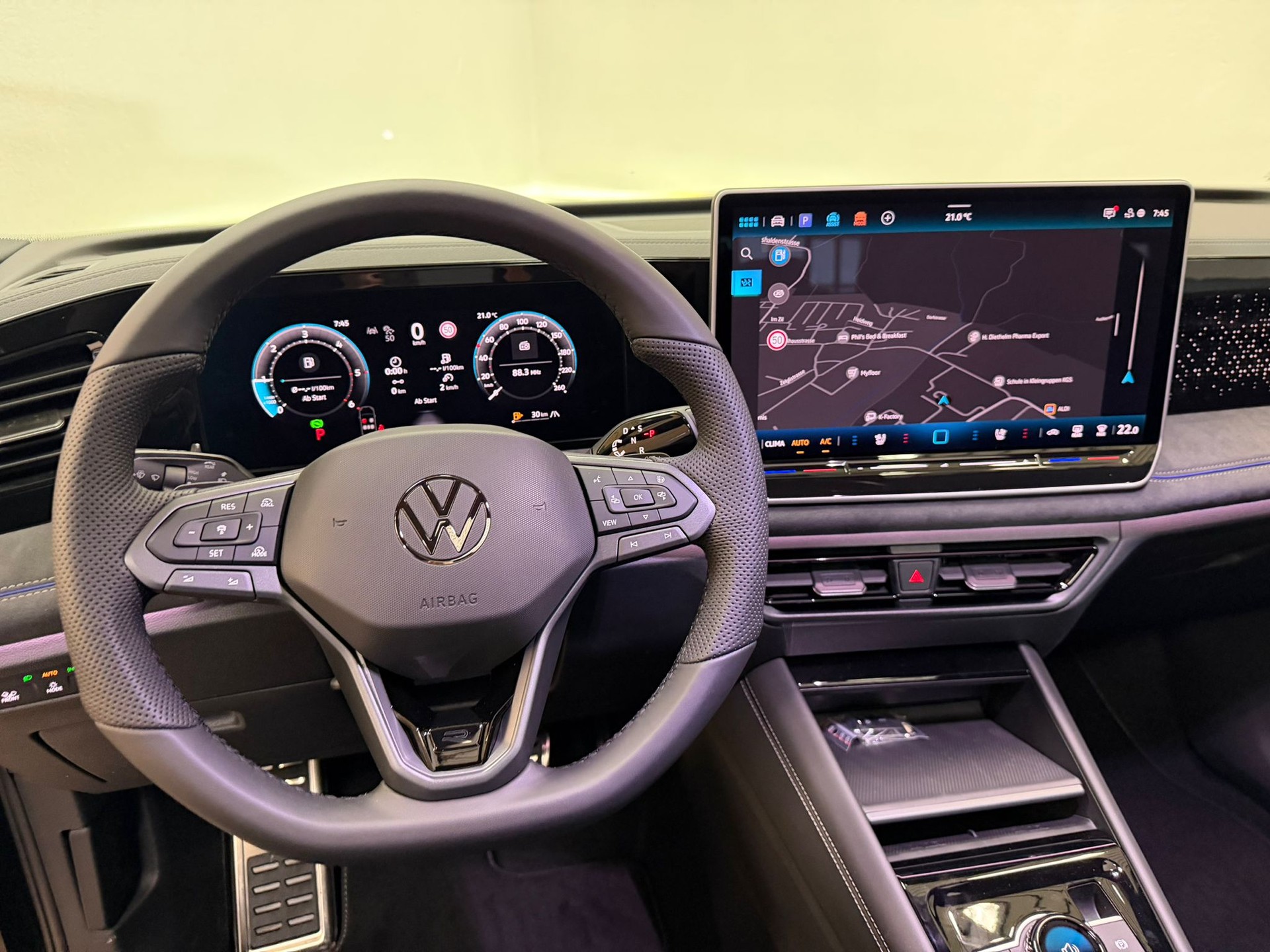 VW Tiguan 2.0 TDI SCR R-Line 4Motion DSG-image-6