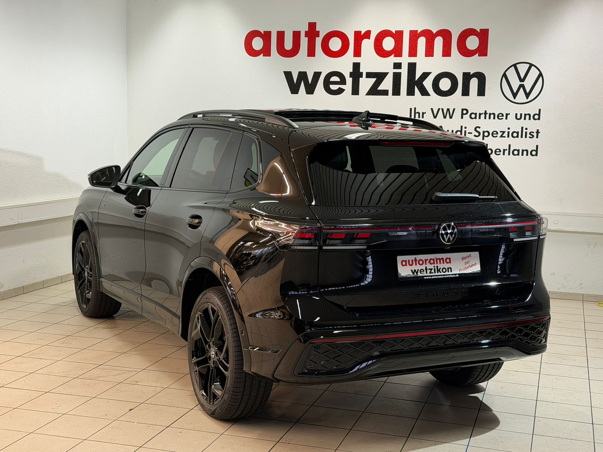VW Tiguan 2.0 TDI SCR R-Line 4Motion DSG-image-2