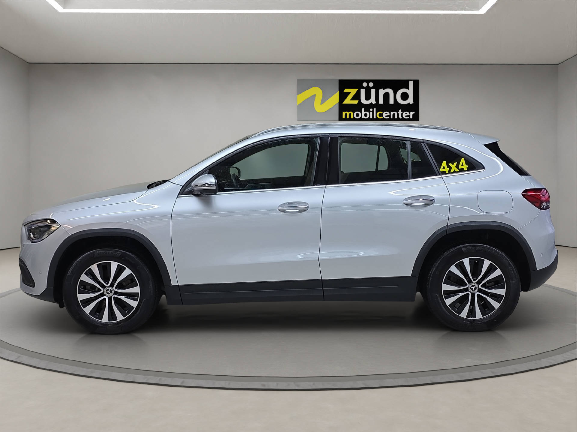 MERCEDES-BENZ GLA 220 d Style 4matic-image-1
