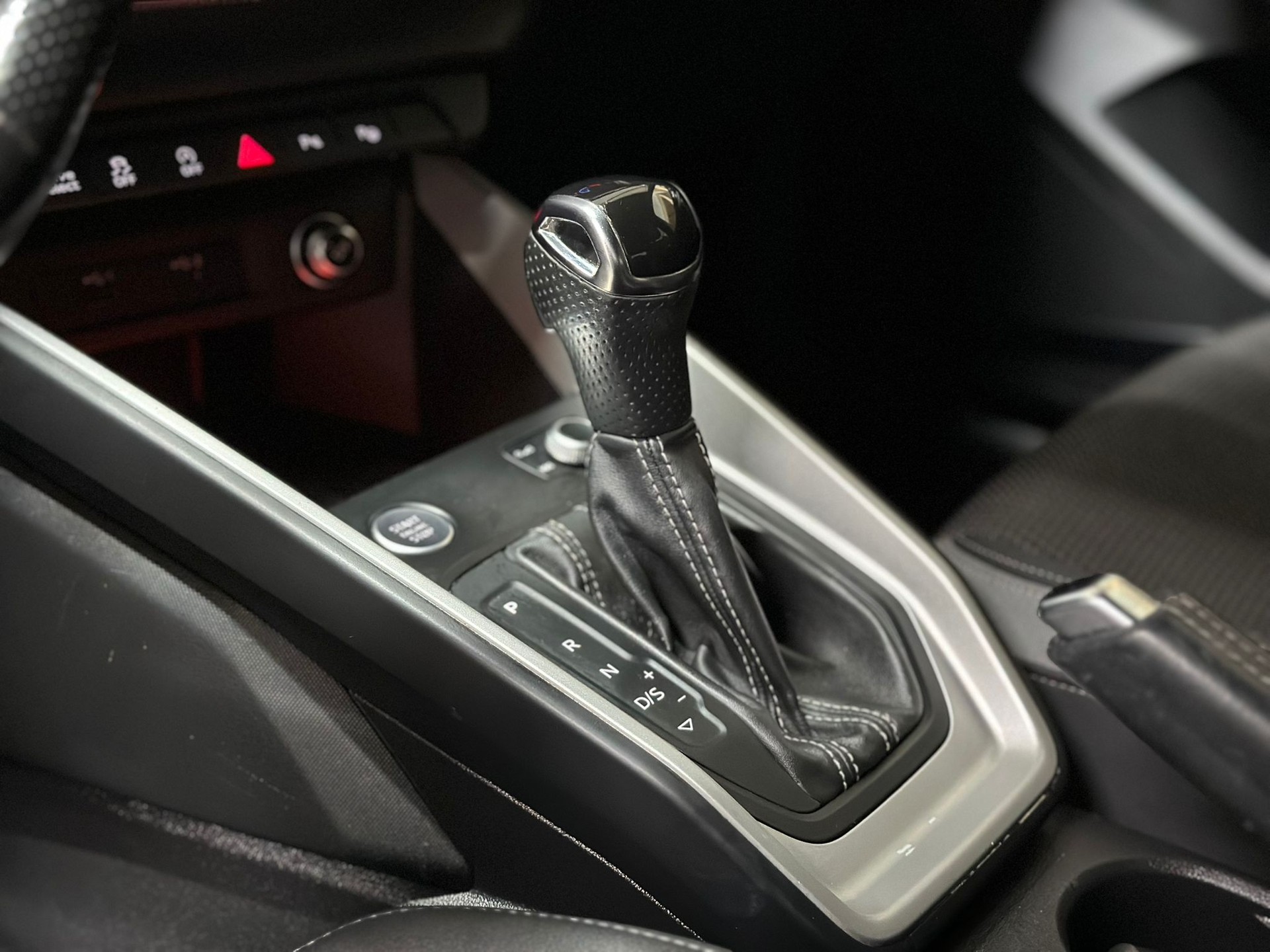AUDI A1 City Carver 30 TFSI S-tronic-image-14