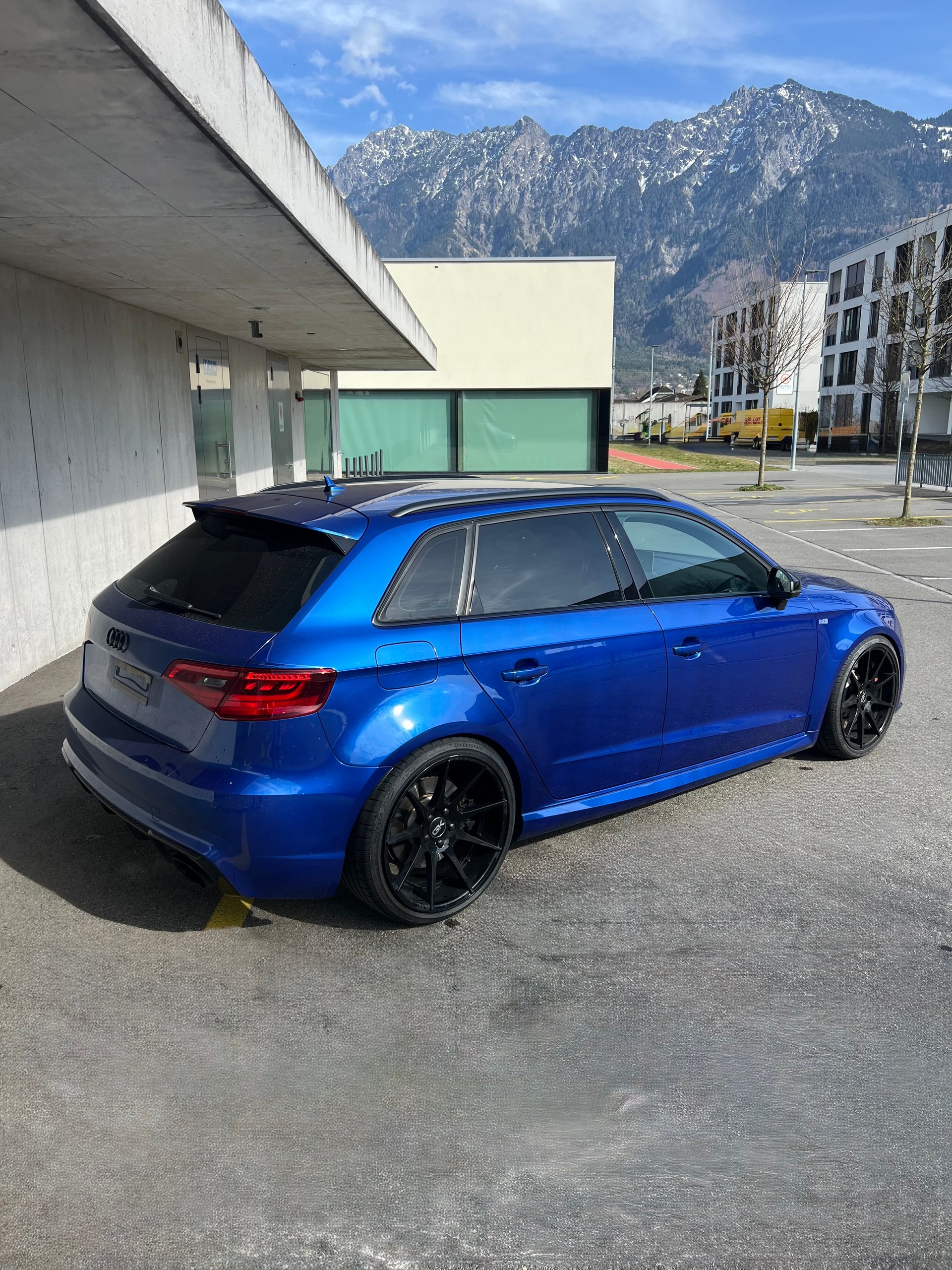 AUDI RS3 2.5 TSI quattro S-tronic-image-2