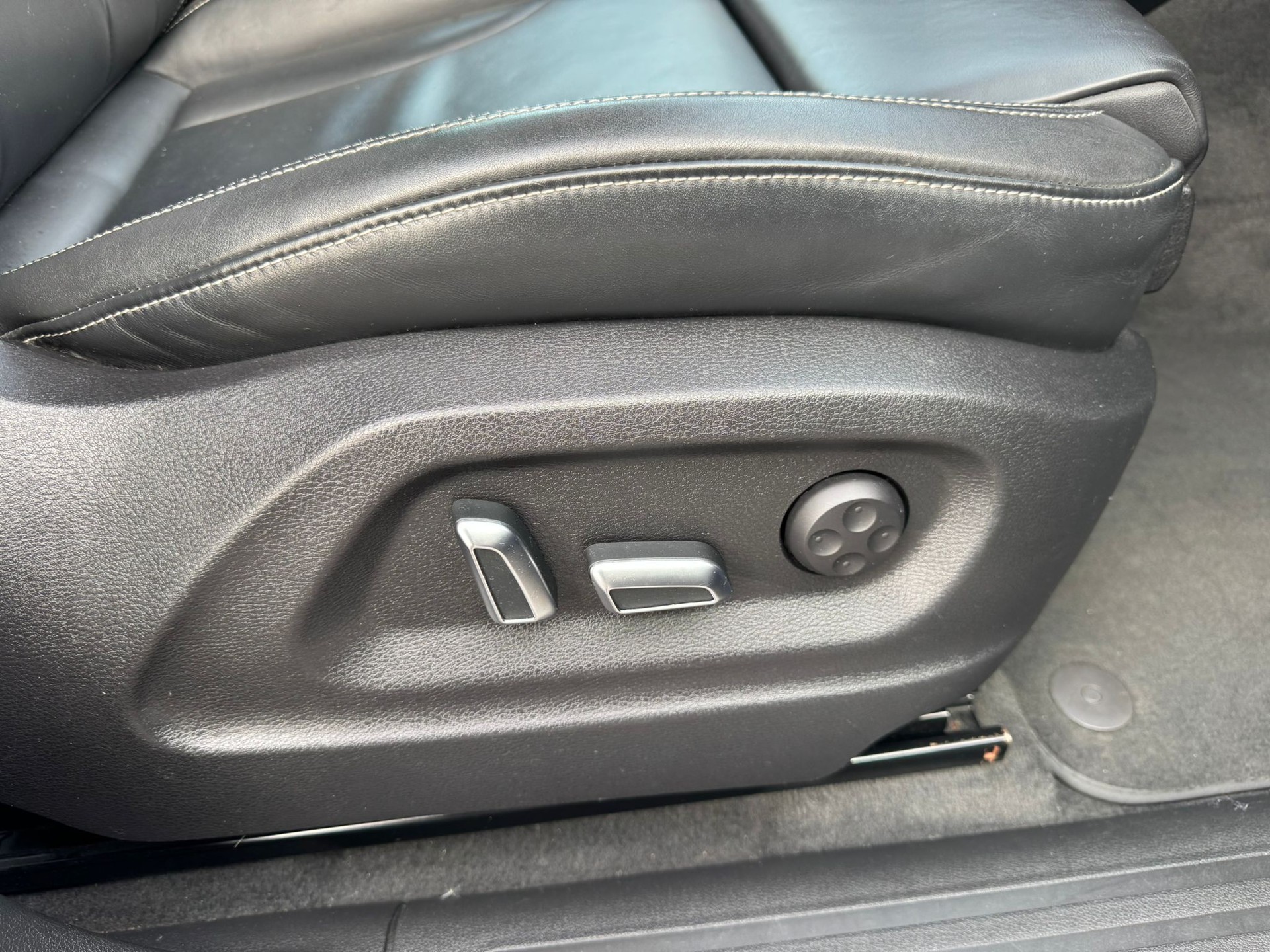 AUDI SQ5 3.0 TDI quattro tiptronic-image-12
