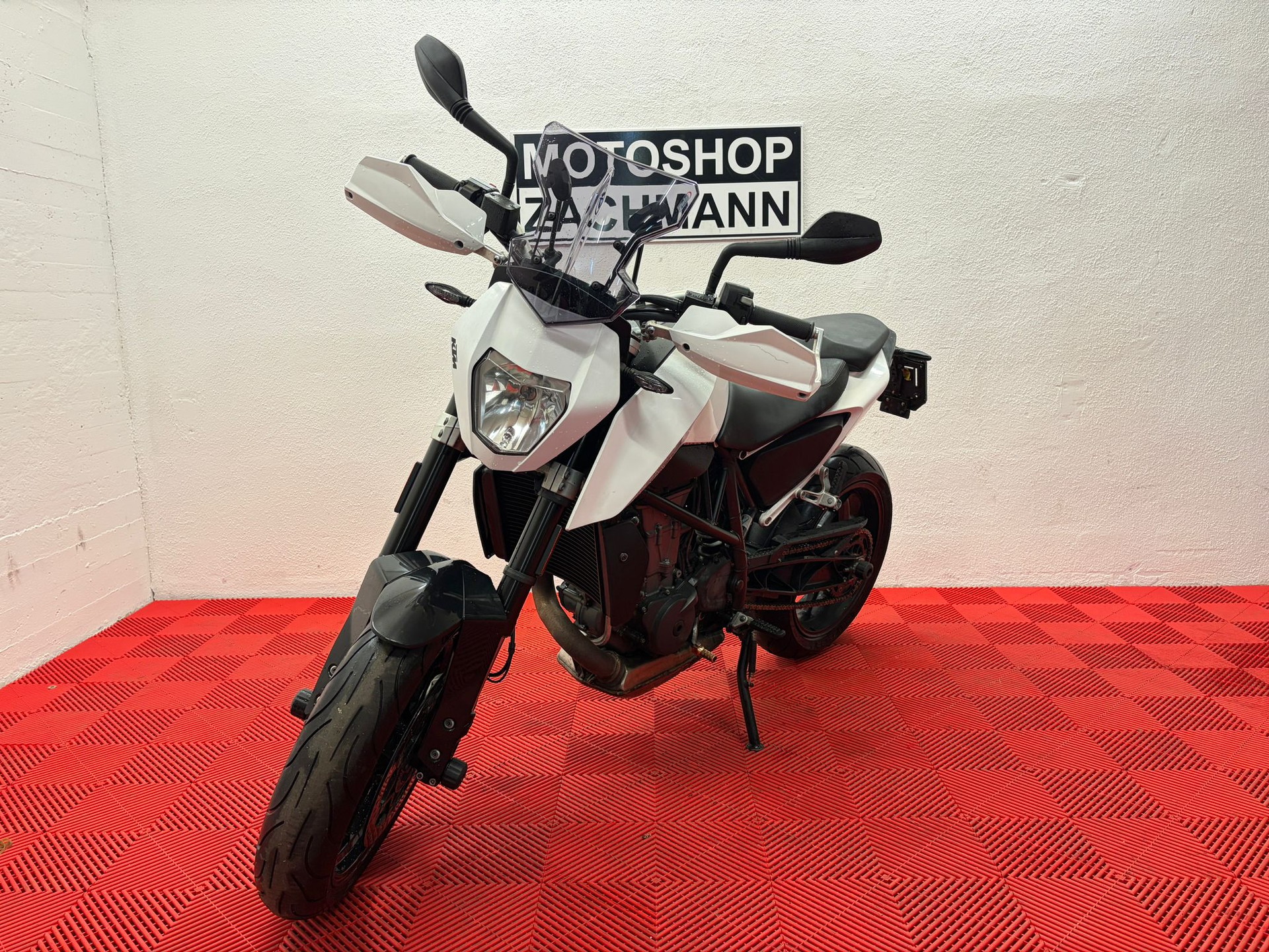 KTM 690 Duke ABS-showroom-element-2