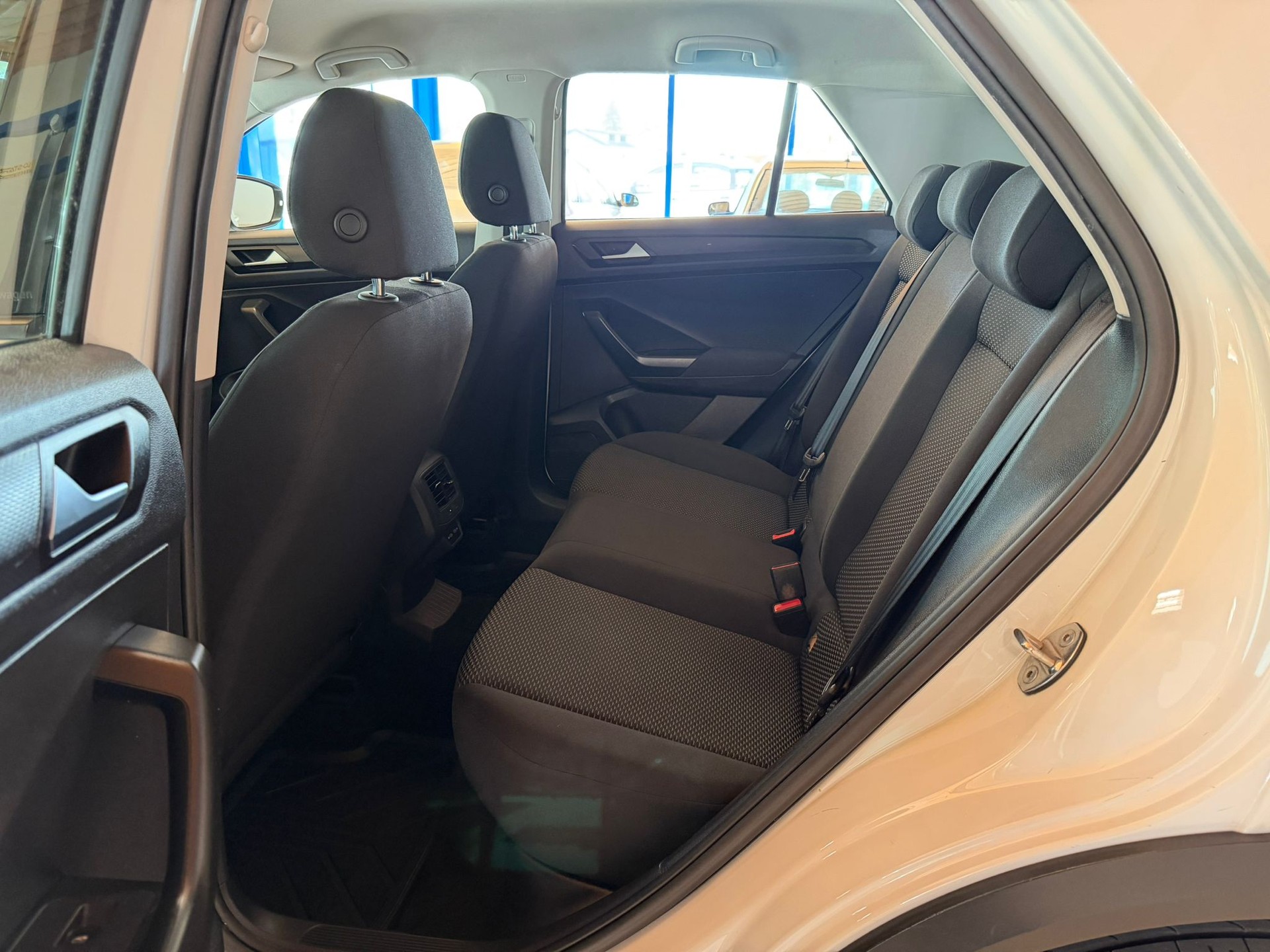 VW T-Roc 1.0 TSI Advance-image-21