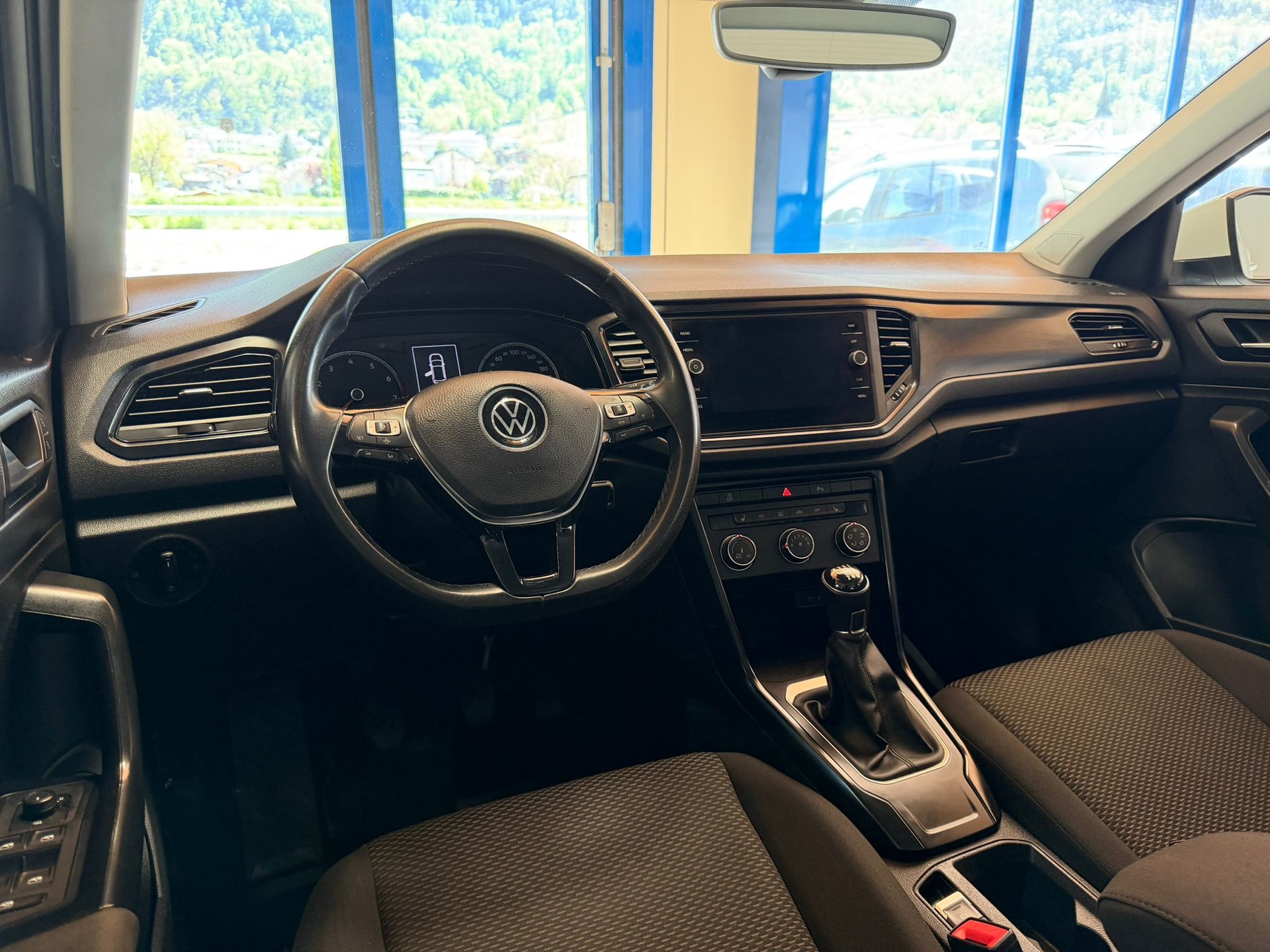VW T-Roc 1.0 TSI Advance-image-16