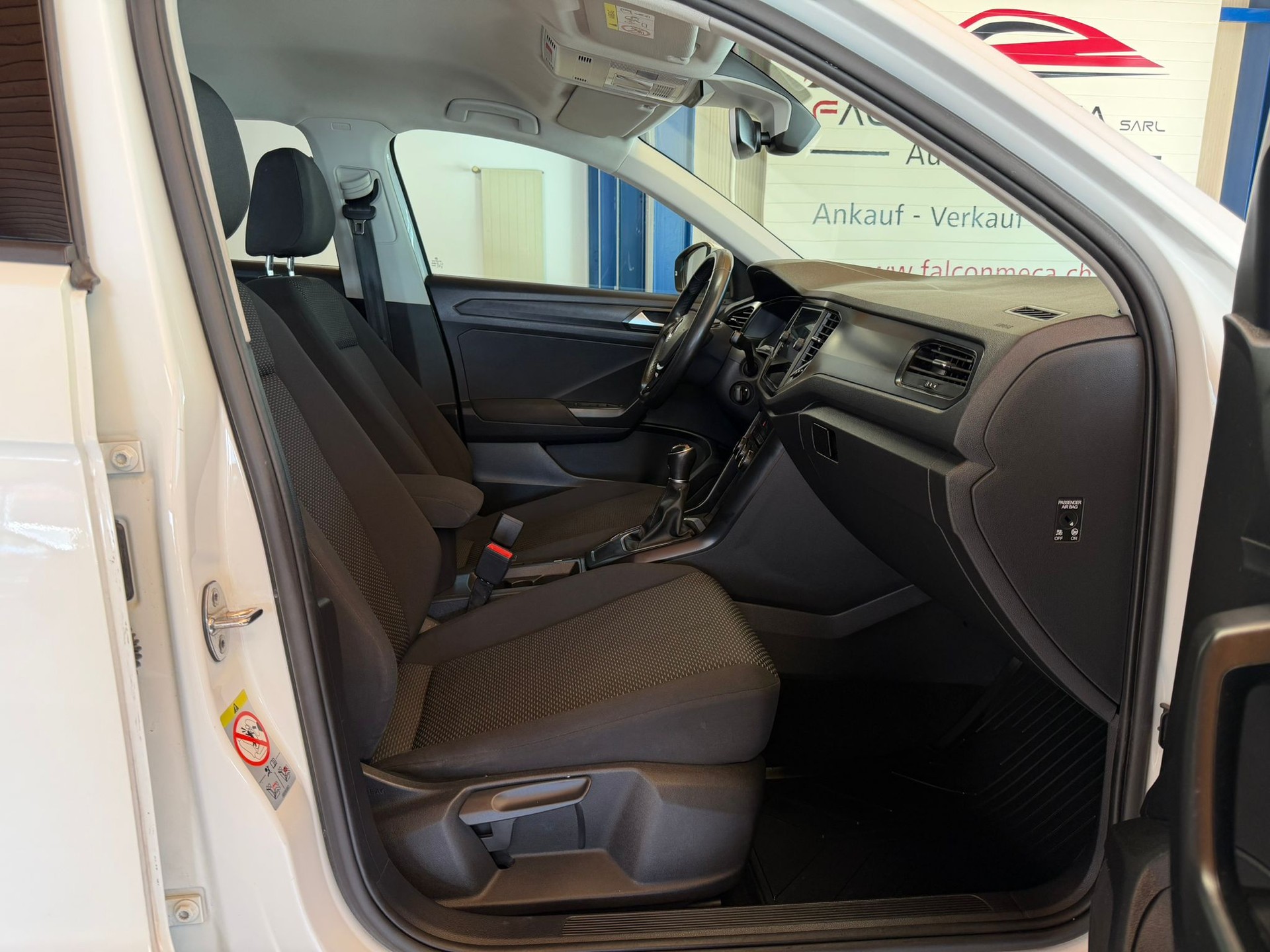 VW T-Roc 1.0 TSI Advance-image-19