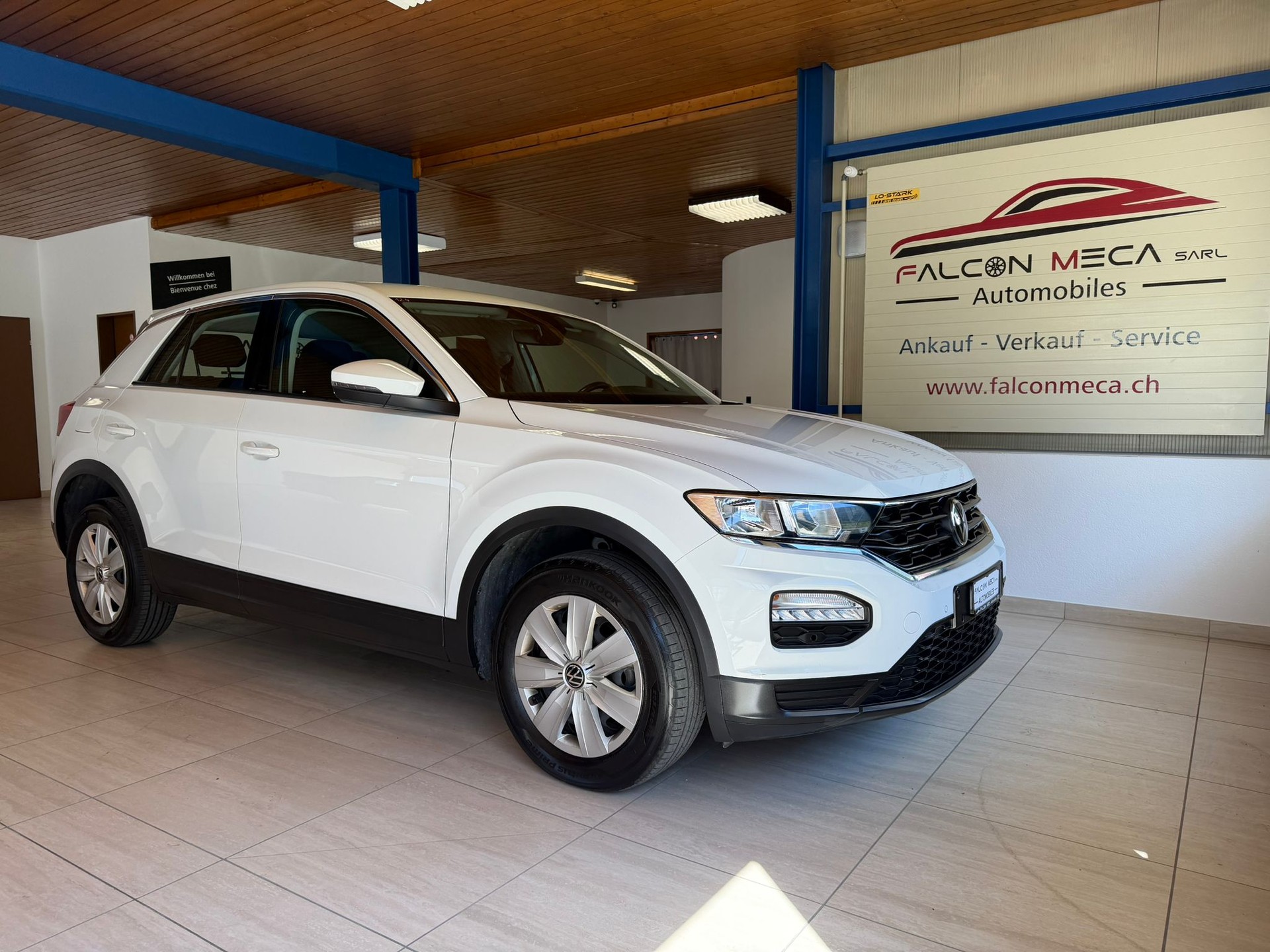 VW T-Roc 1.0 TSI Advance-image-0
