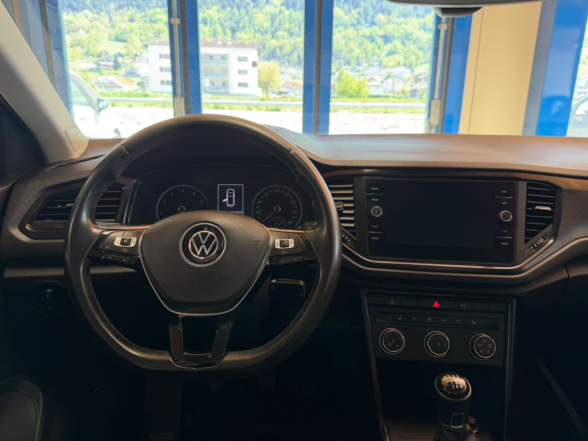 VW T-Roc 1.0 TSI Advance-image-15