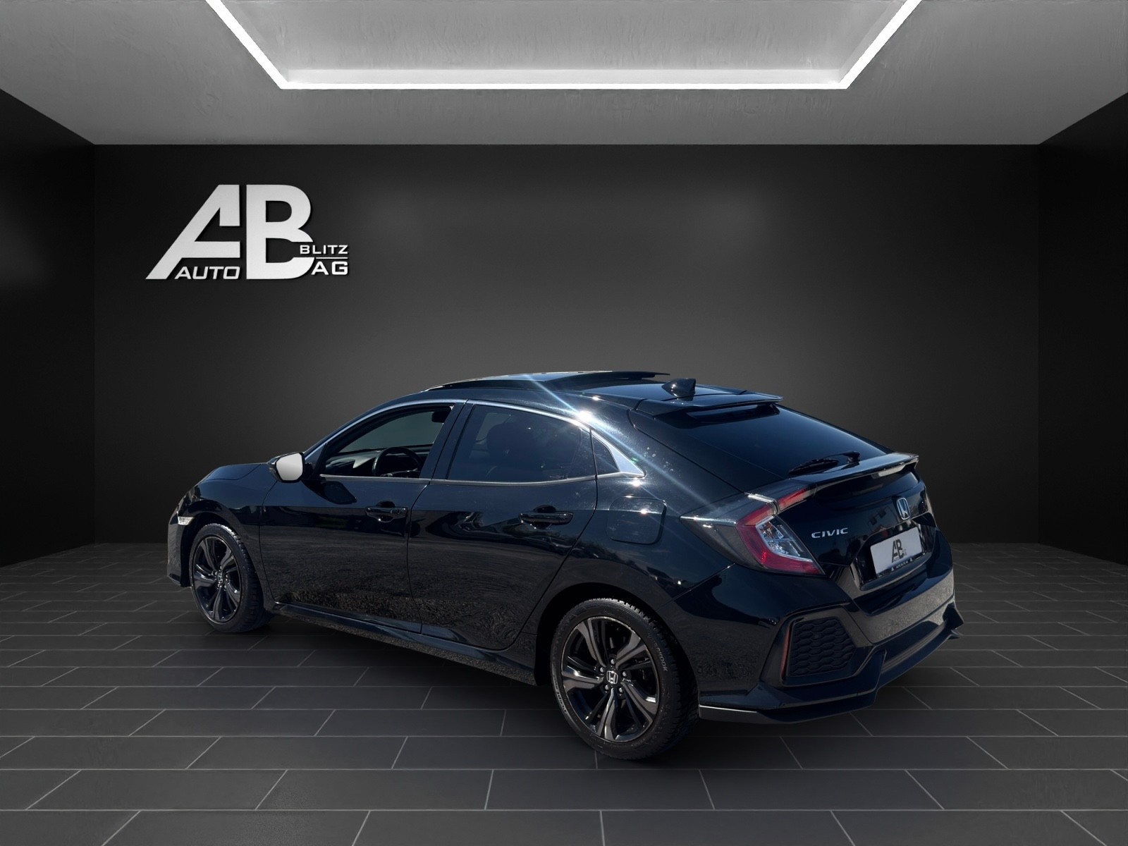 HONDA Civic 1.0 VTEC Executive CVT-image-2