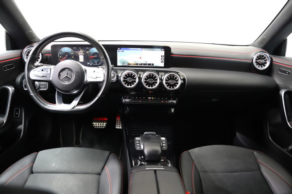 MERCEDES-BENZ CLA SB 220d AMG Line 4M-image-9