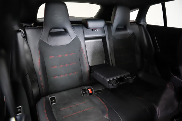 MERCEDES-BENZ CLA SB 220d AMG Line 4M-image-10