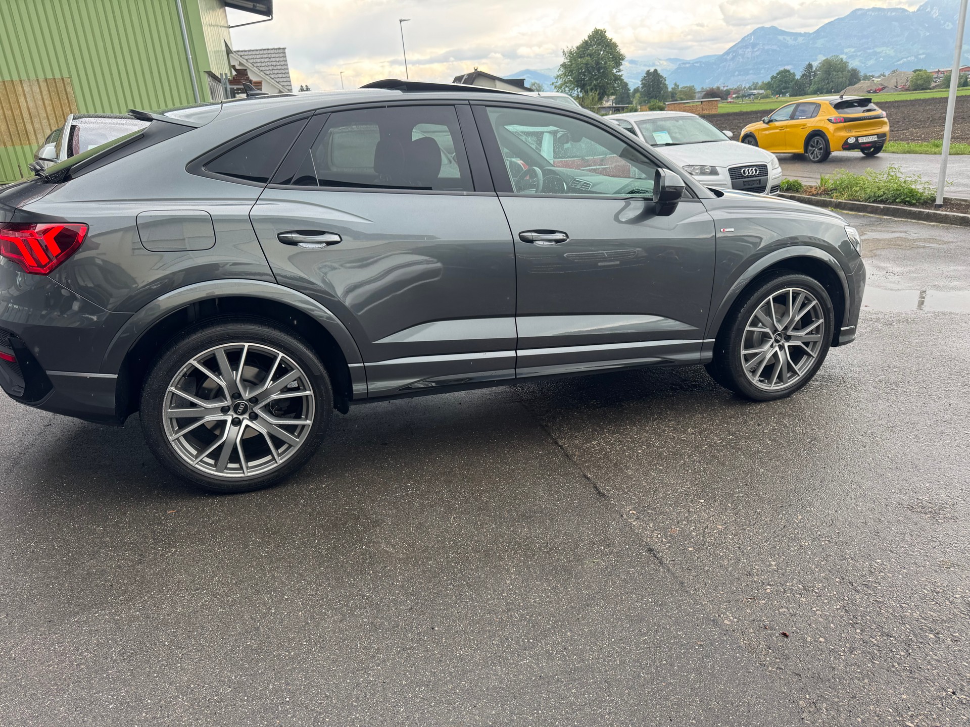 AUDI Q3 Sportback 40 TDI S line quattro S-tronic-image-12