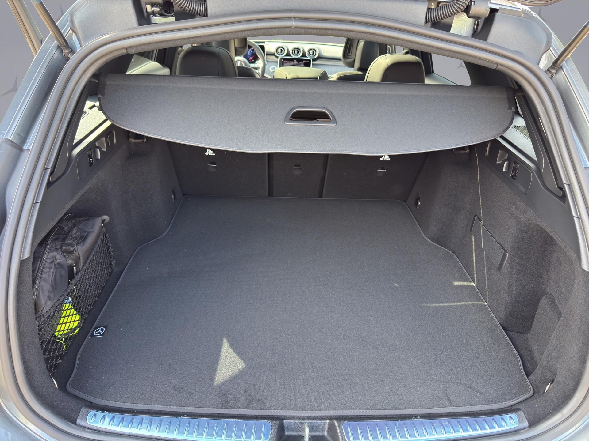 MERCEDES-BENZ C 220 d Swiss Star AMG Line 4matic Kombi-image-14