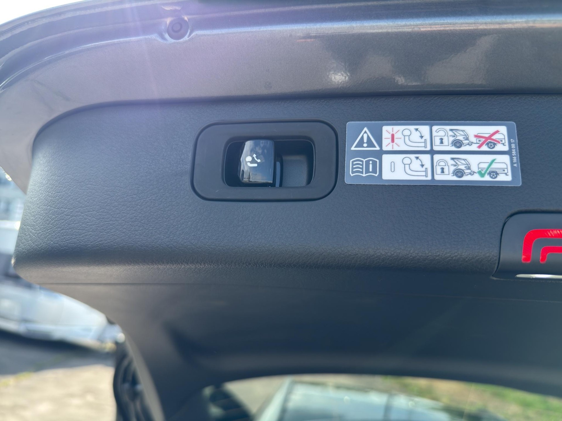 MERCEDES-BENZ C 220 d Swiss Star AMG Line 4matic Kombi-image-17