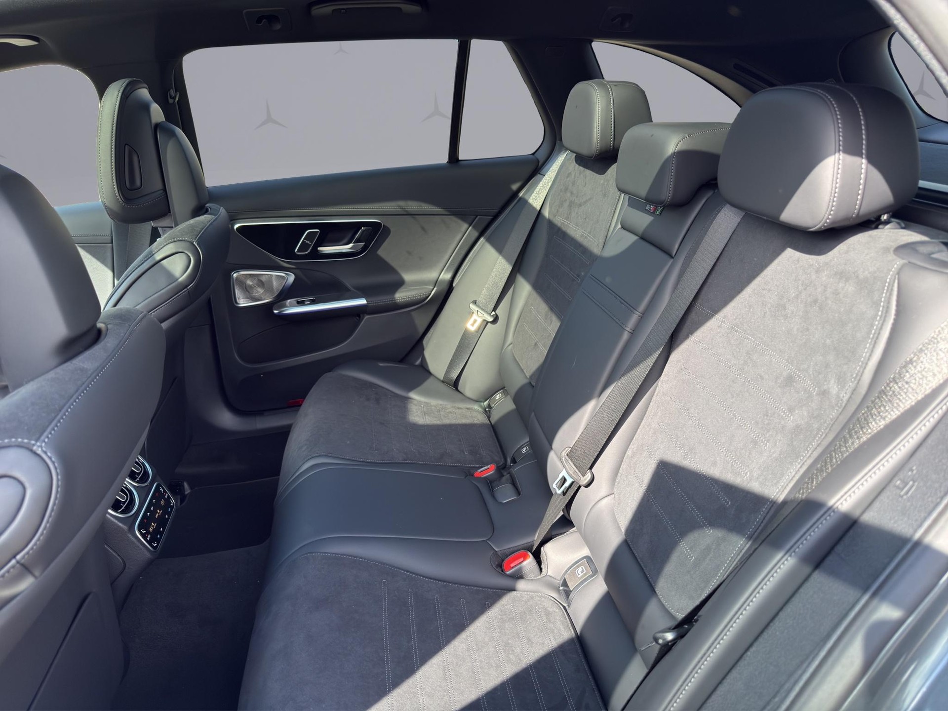 MERCEDES-BENZ C 220 d Swiss Star AMG Line 4matic Kombi-image-12
