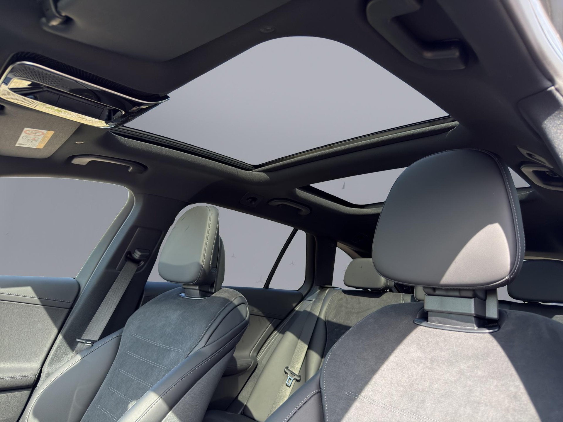 MERCEDES-BENZ C 220 d Swiss Star AMG Line 4matic Kombi-image-15