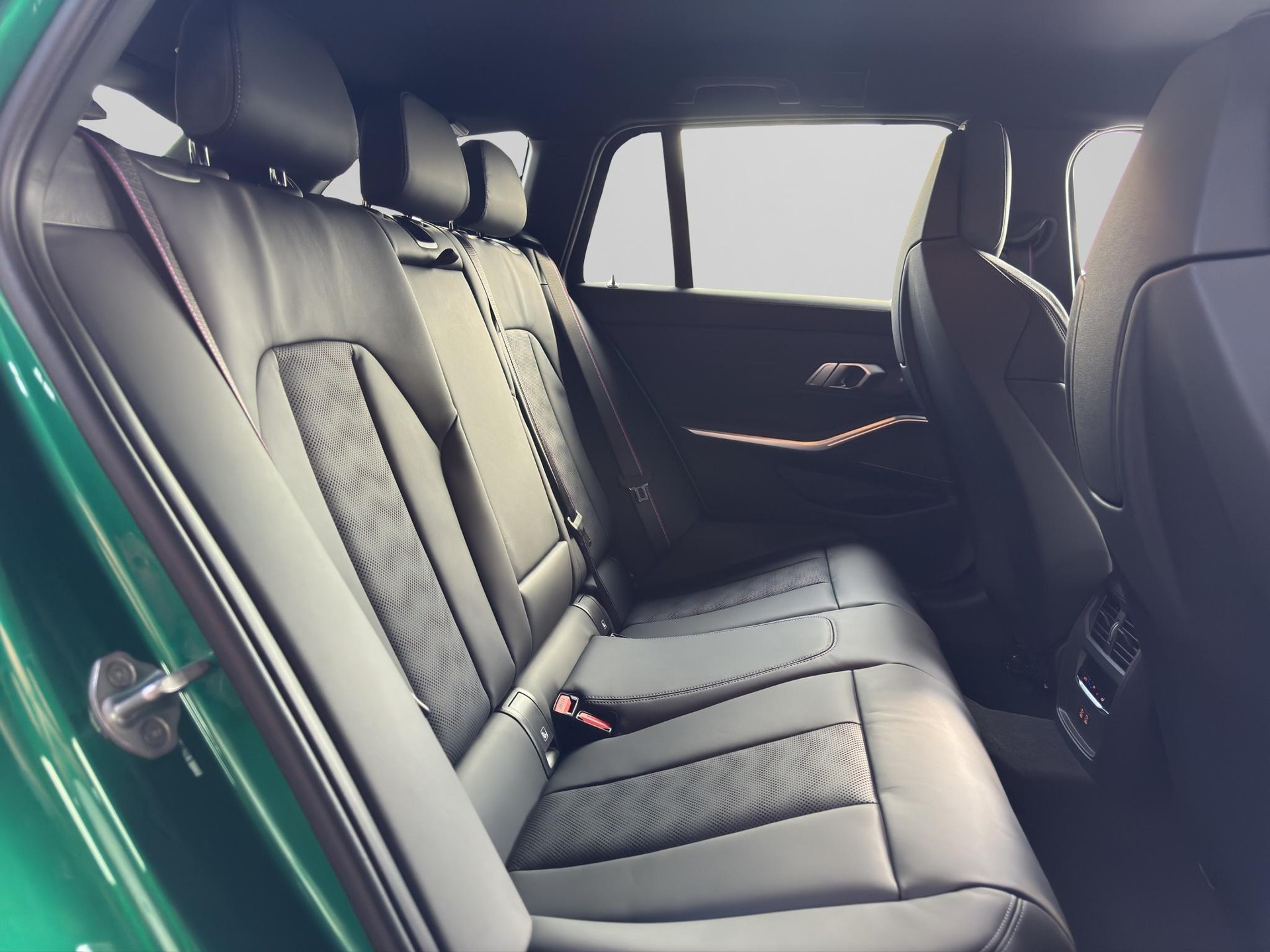 BMW M3 Competition xDrive Touring-image-19