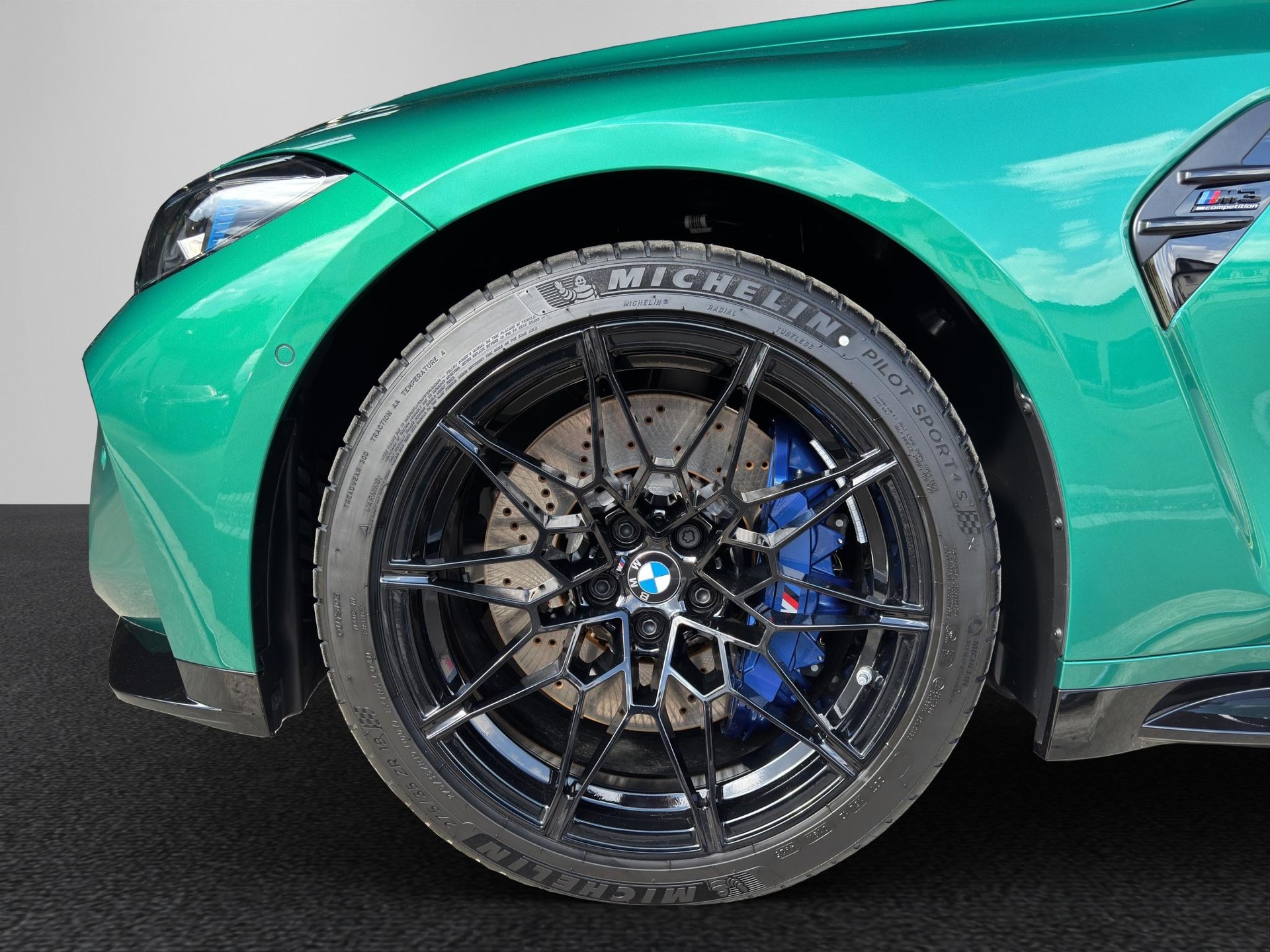 BMW M3 Competition xDrive Touring-image-9