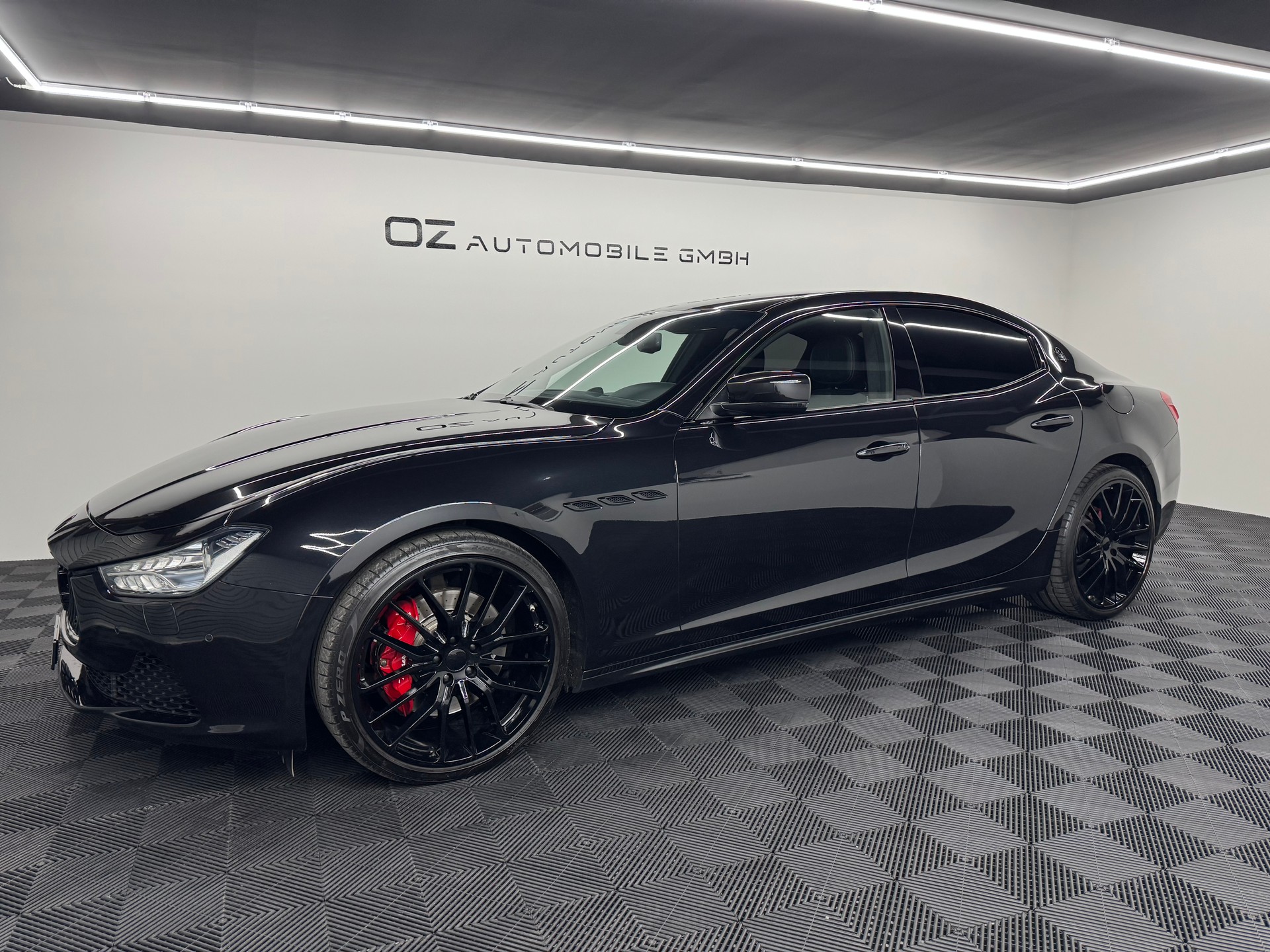 MASERATI Ghibli S Q4 3.0 V6 Automatica *Black Style*-showroom-element-3