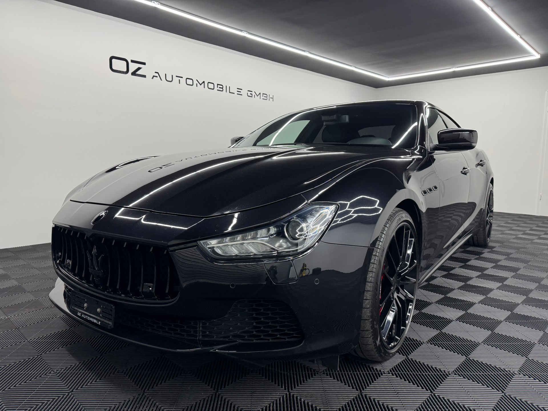 MASERATI Ghibli S Q4 3.0 V6 Automatica *Black Style*-showroom-element-1