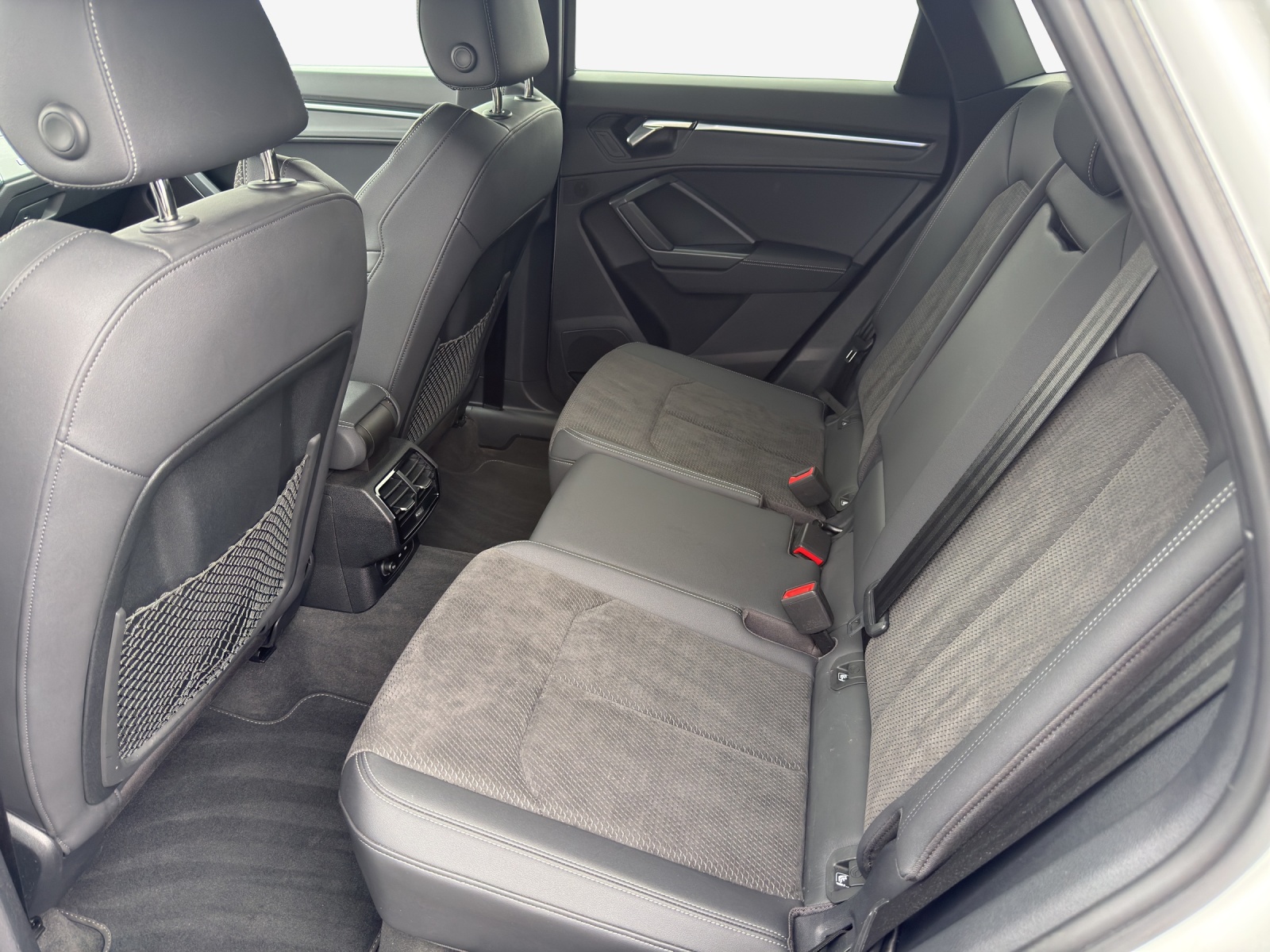 AUDI Q3 Sportback 45 TFSI S line quattro S-tronic-image-11