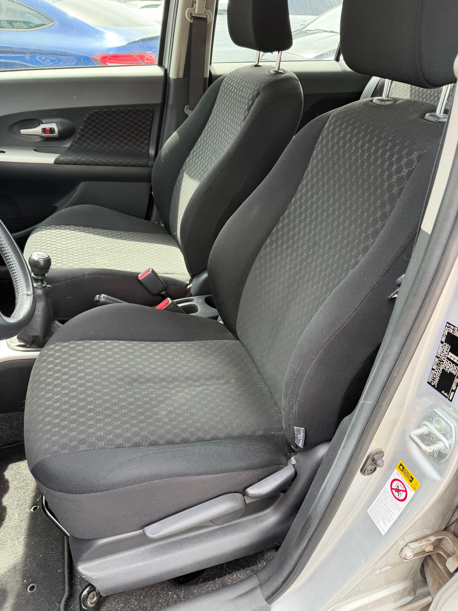 TOYOTA UrbanCruiser 1.33 Dual VVT-i Linea Terra-image-3