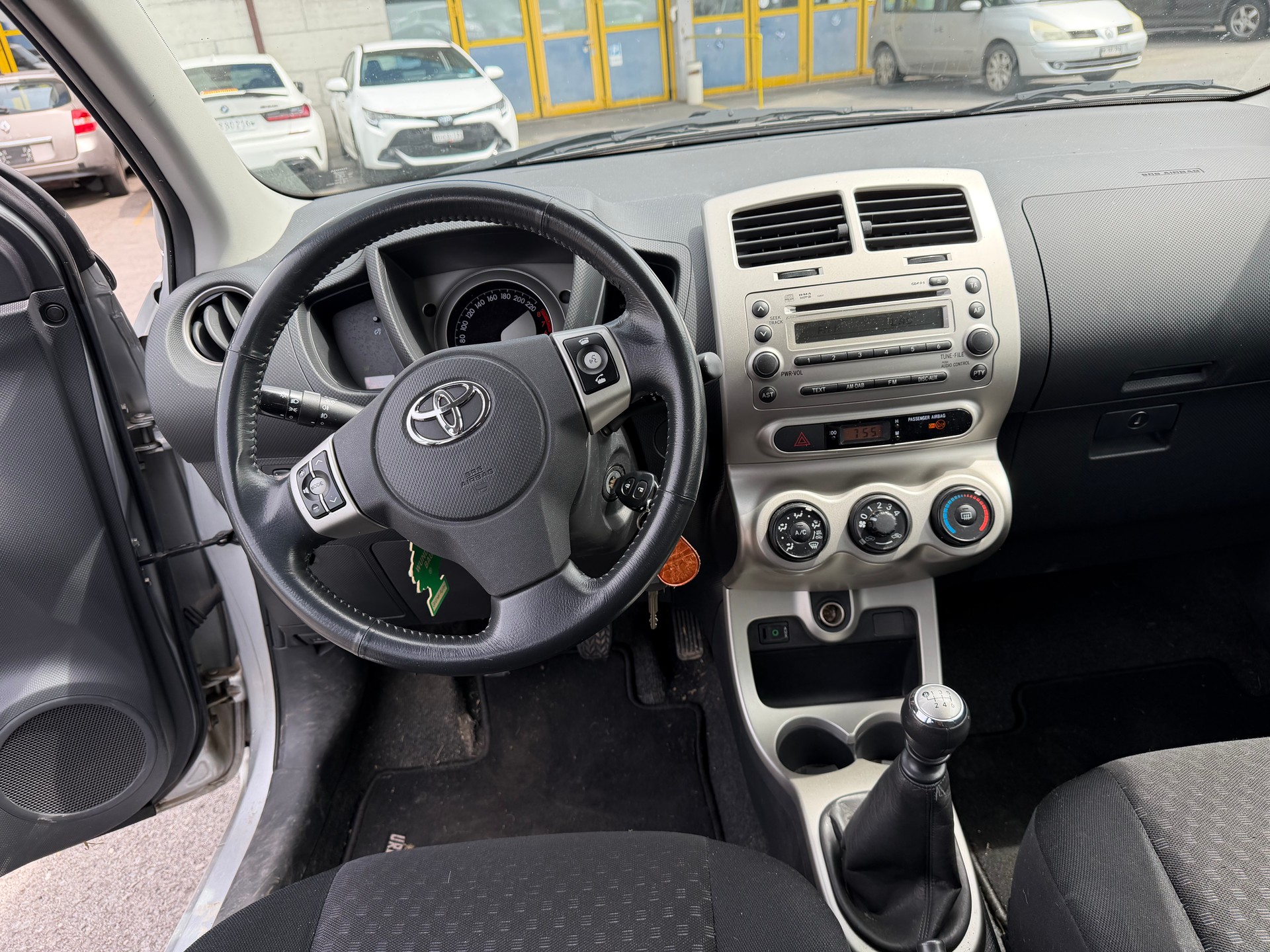 TOYOTA UrbanCruiser 1.33 Dual VVT-i Linea Terra-image-1