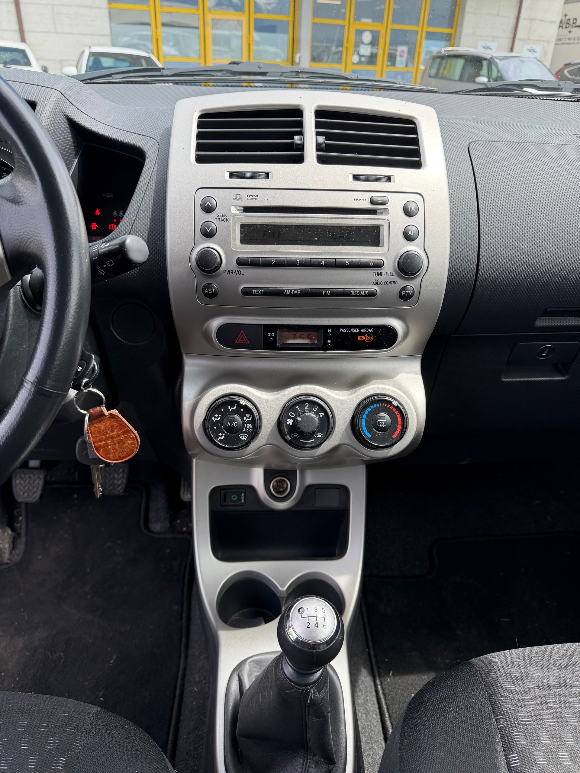 TOYOTA UrbanCruiser 1.33 Dual VVT-i Linea Terra-image-7