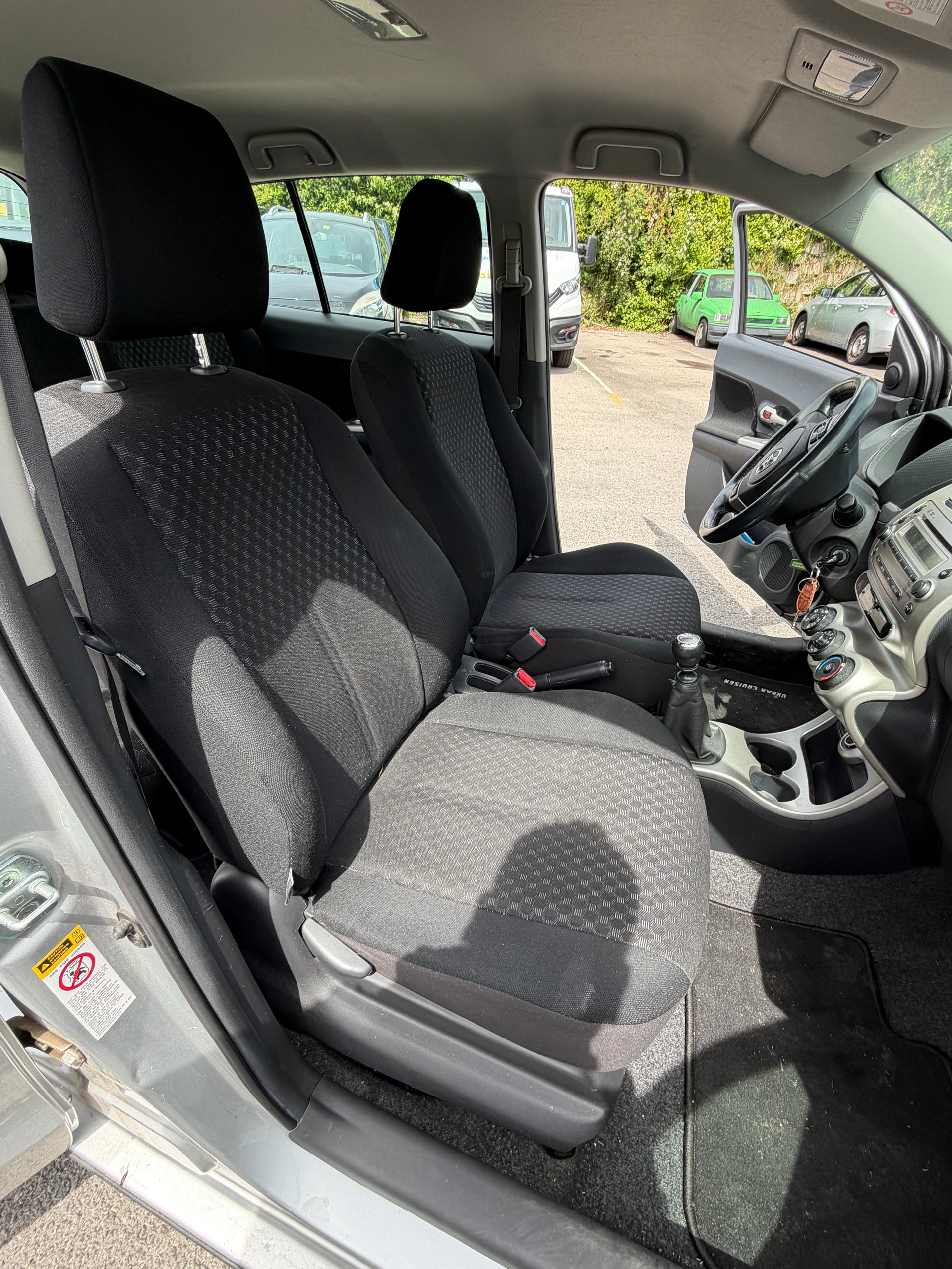 TOYOTA UrbanCruiser 1.33 Dual VVT-i Linea Terra-image-13