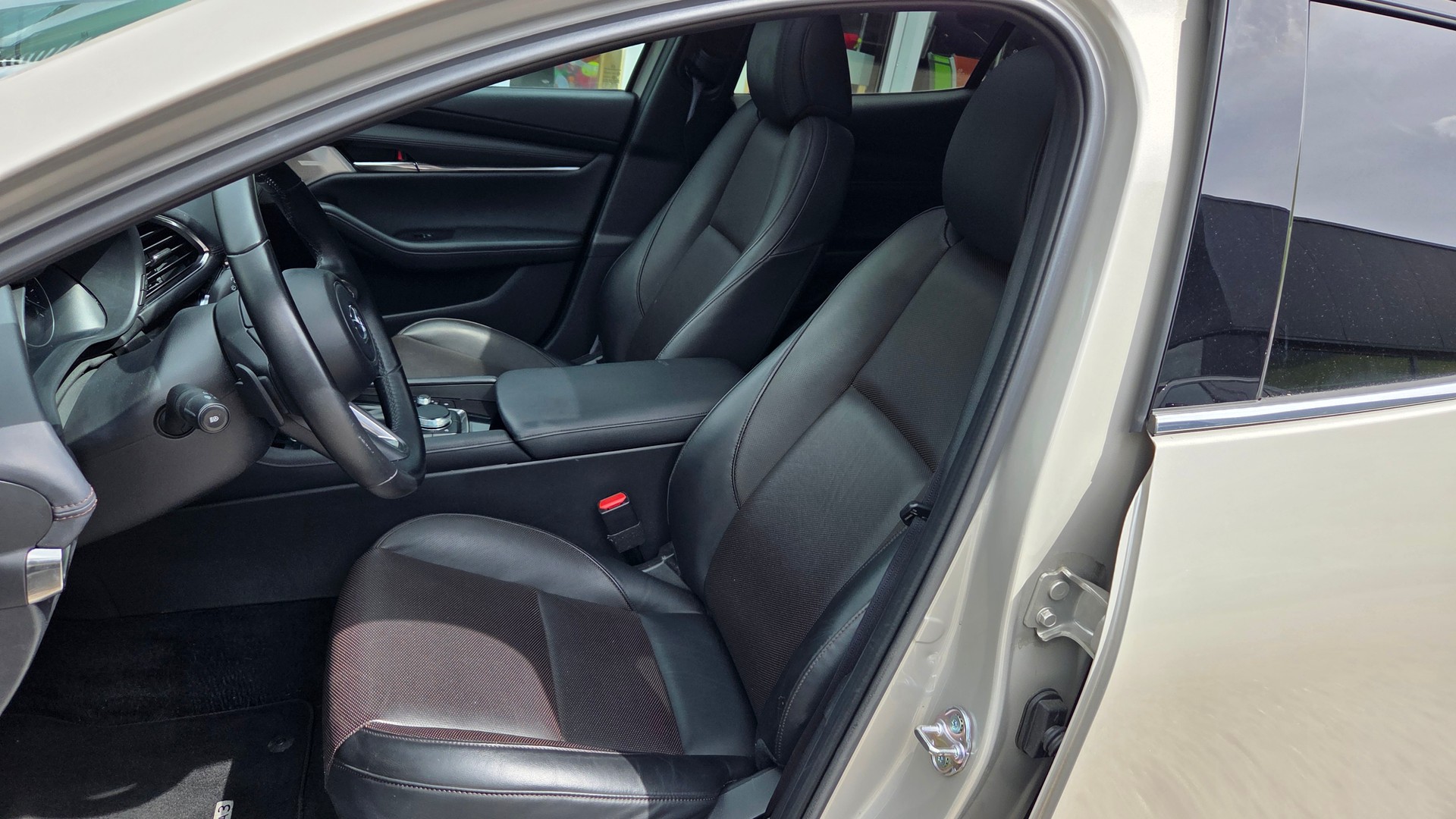 MAZDA 3 Hatchback SKYACTIV-X M Hybrid 186 Takumi Automat-image-11