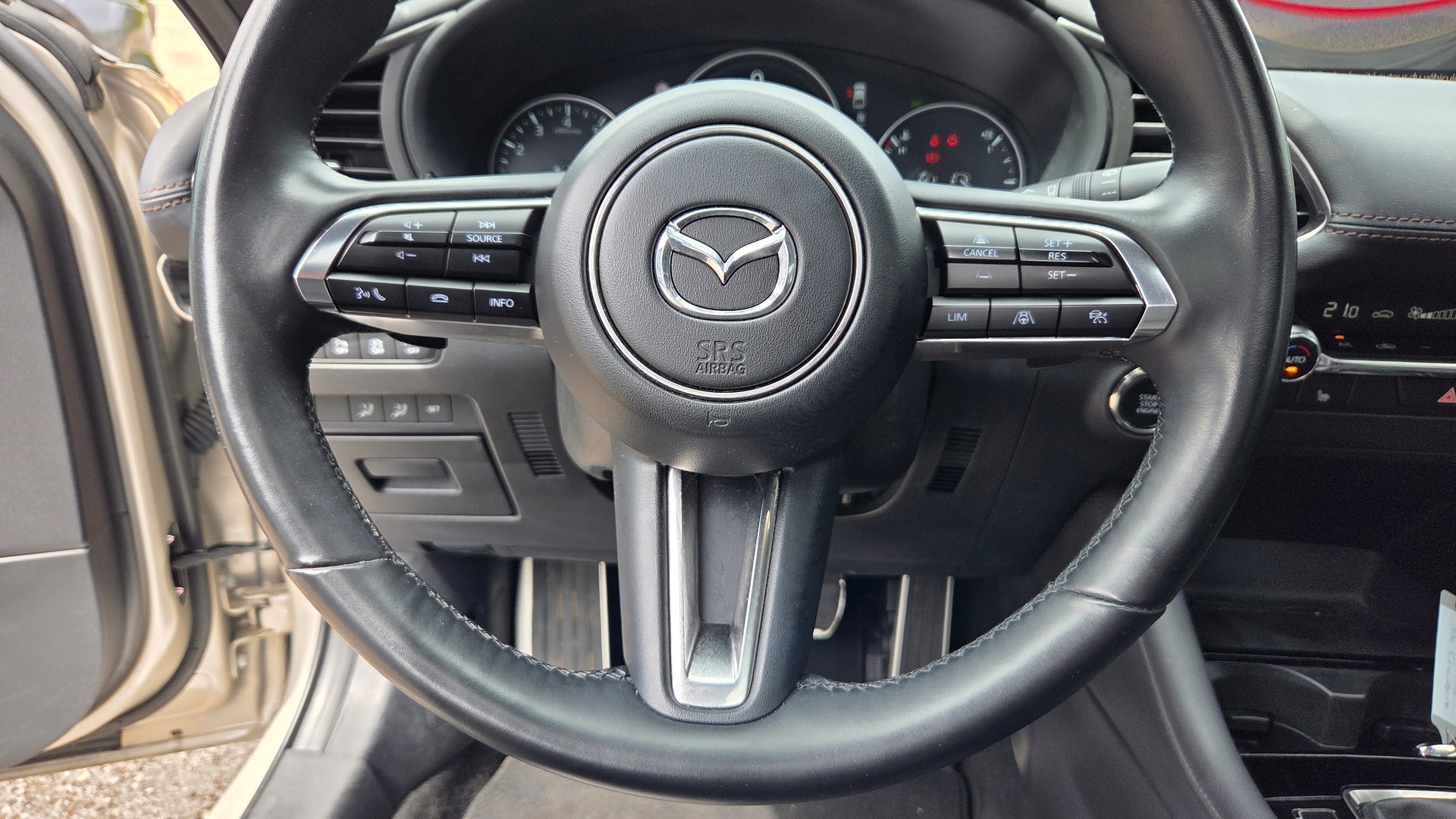 MAZDA 3 Hatchback SKYACTIV-X M Hybrid 186 Takumi Automat-image-14